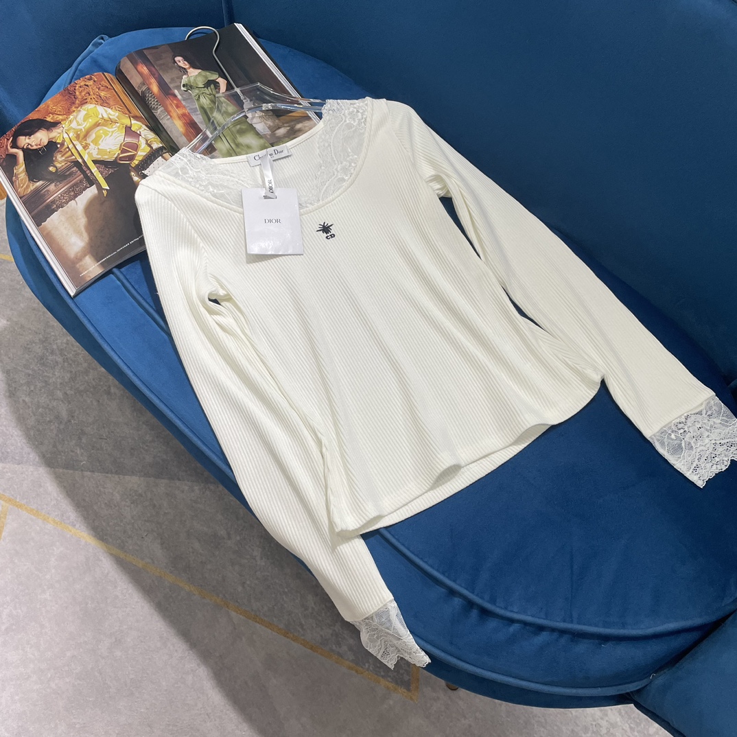 NO:307330,24. SS Dior autumn and winter new base shirt with good color and slim design highlights the long neck line fabric feels comfortable and elastic, not tight, not pilling, not fading, cost-effective, spot 2 color code number SML, dior, alexander wang1986090924.SS Dior秋冬新款打底衫颜色好看显瘦设计凸显脖子修长线条面料手感舒适弹性好不紧绷不起球不褪色性价比高现货2色码数SML,,dior,alexander wang,Women's clothing