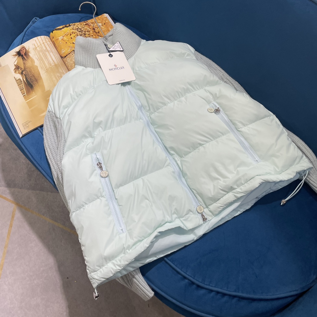 NO:315797,Mo knitted splicing cotton jacket!  Classic stand-alone zipper design knitted splicing must-have items for winter. The style is versatile and not picky, and it is age-reducing and fashionable. Imported light memory silk fabric is breathable and light!  Imported machine sewing line technology. The upper body is pure and handsome. Customized hardware accessories 4 color code SM, alexander wang19860909Mo针织拼接棉服！经典立领拉链设计针织拼接冬天的神器必备单品.版型百搭不挑人减龄又时髦 进口轻盈记忆丝面料质感透气轻便！进口机缝制线条工艺.上身干纯帅气.定制五金配件4色码数SM,,alexander wang,Women's clothing