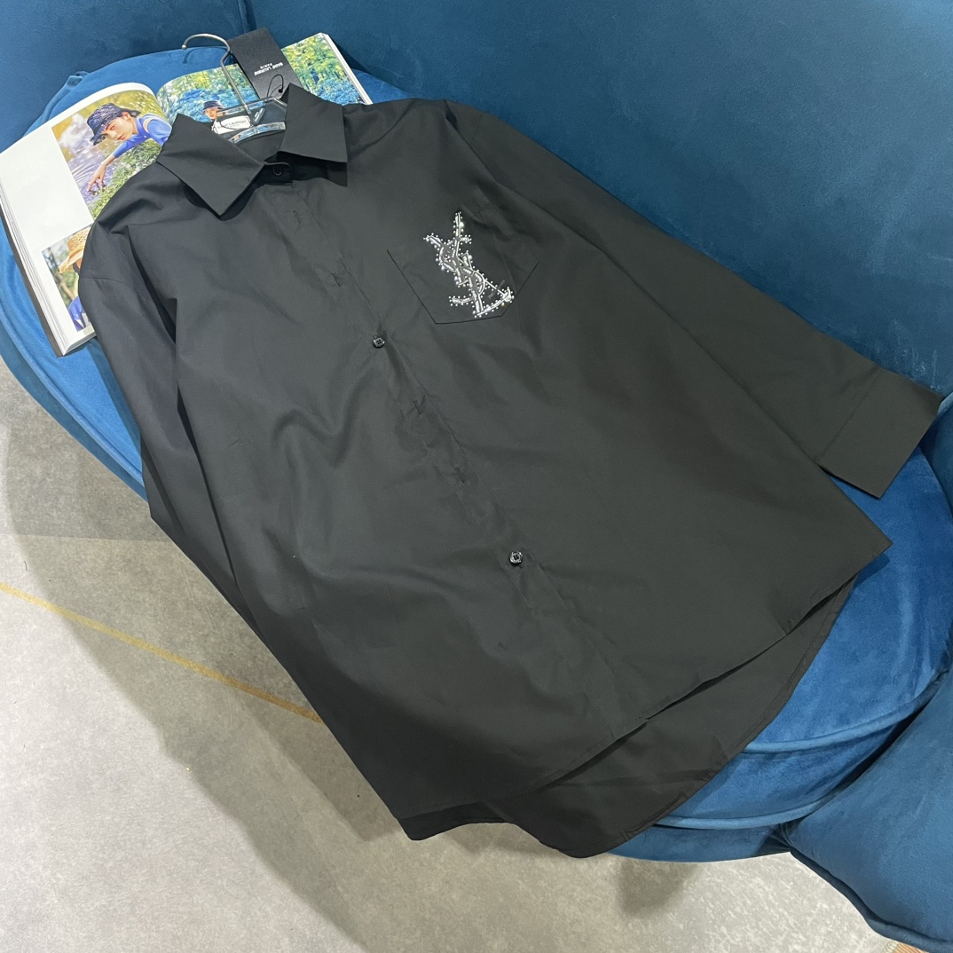 NO:306817,YSL 25ss early spring new style letter pocket high temperature diamond big back logo loose slim versatile shirt 2 color code SML, saint laurent,shirts,alexander wang19860909YSL 25ss早春新款 字母口袋高温烫钻 后背大Logo宽松显瘦百搭衬衫2色码数SML,,saint laurent,shirts,alexander wang,Women's clothing