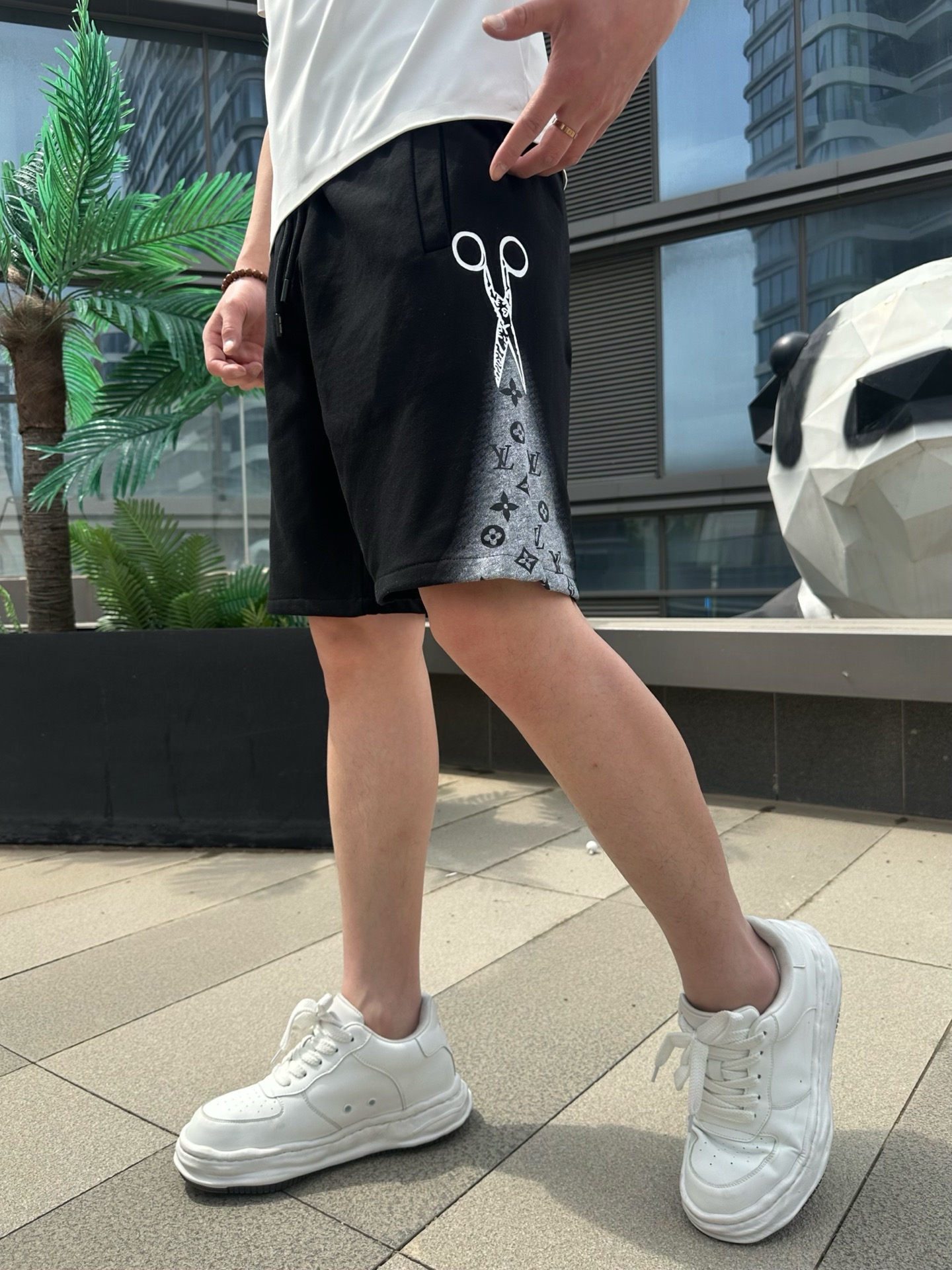 Louis Vuitton 2025 Summer Men's Casual Shorts Breathable Elastic Comfort Custom