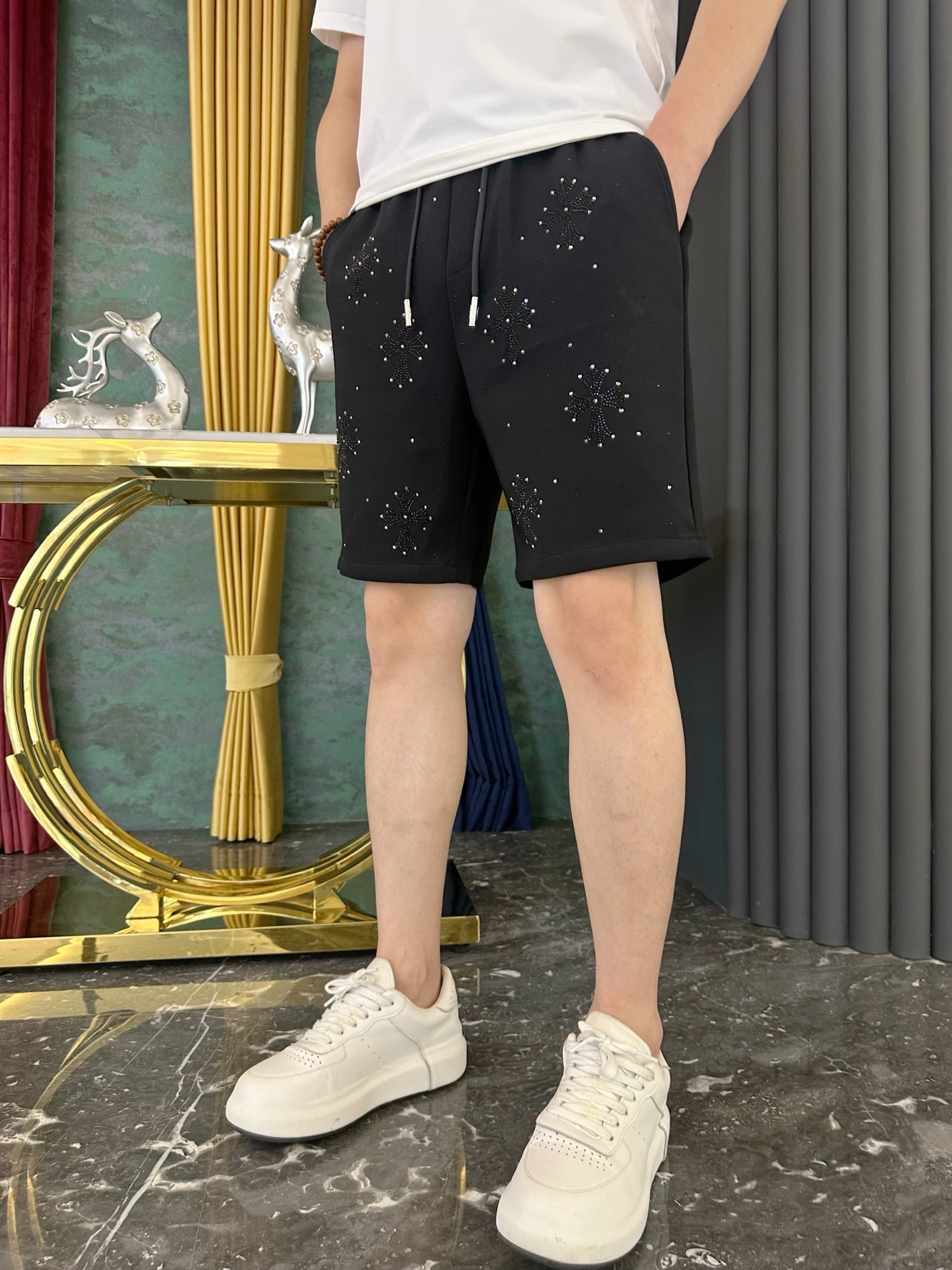 Stylish Summer Boxer with Classic Logo Design and High-Quality Materials - 图片 1