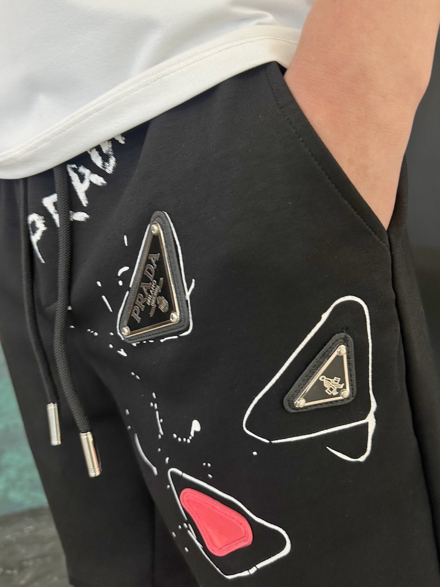 Prada Summer 2025: New One-Size-Name Logo Design, High-Quality Cotton Pants - 图片 7