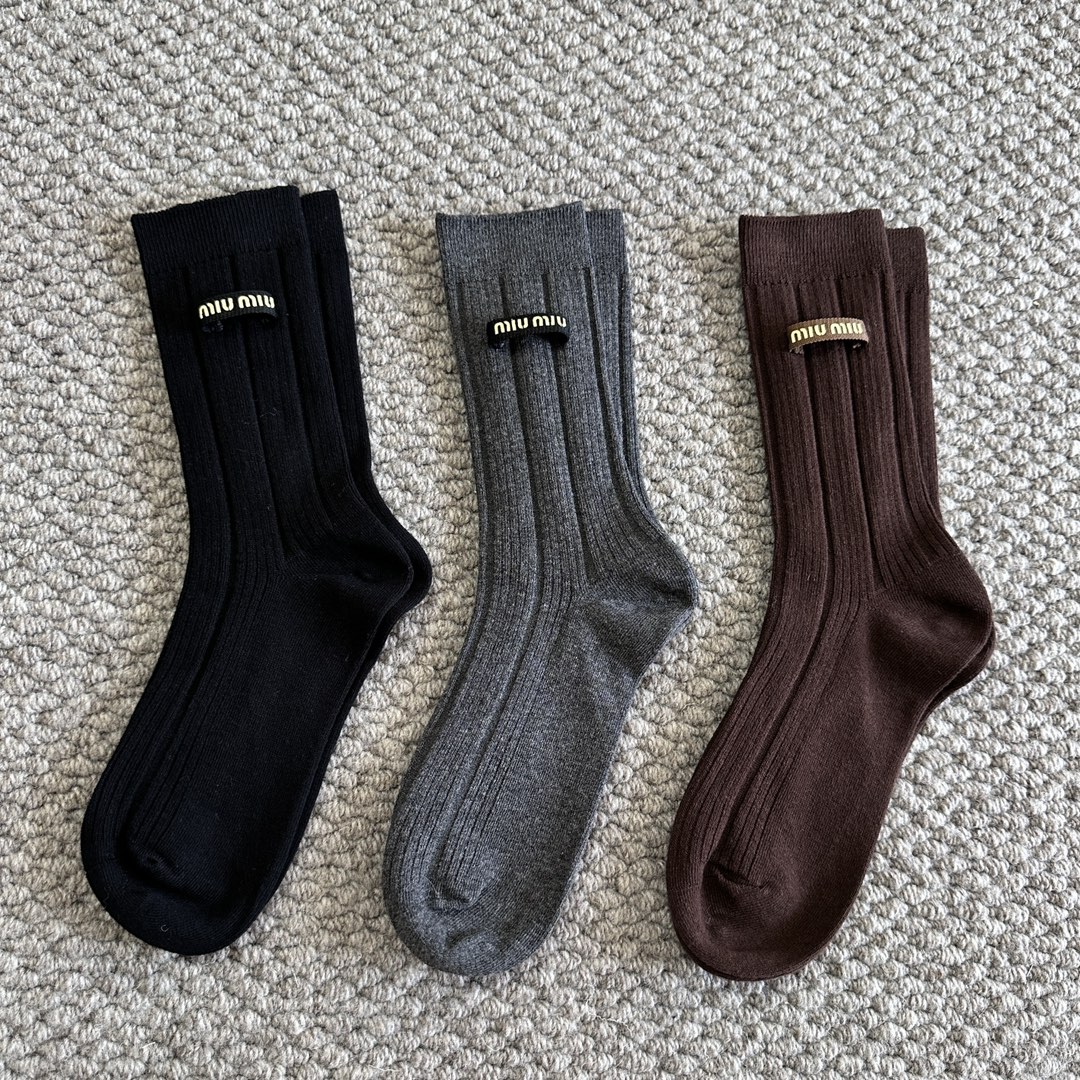 Fashion Replica
 MiuMiu Sock- Mid Tube Socks Black Grey Fall/Winter Collection