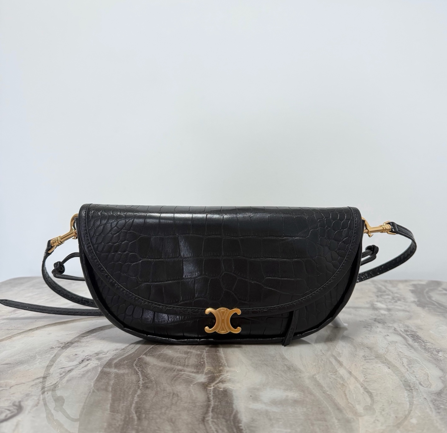 New arrival🅰️🅰️ CE HALFMOON small handbag👜
The God of Gentle Retro and Atmosphere
Autumn and winter are dignified, spring and summer are gentle
The longer you wear it, the more texture you wear, and the older you wear it, the better it looks