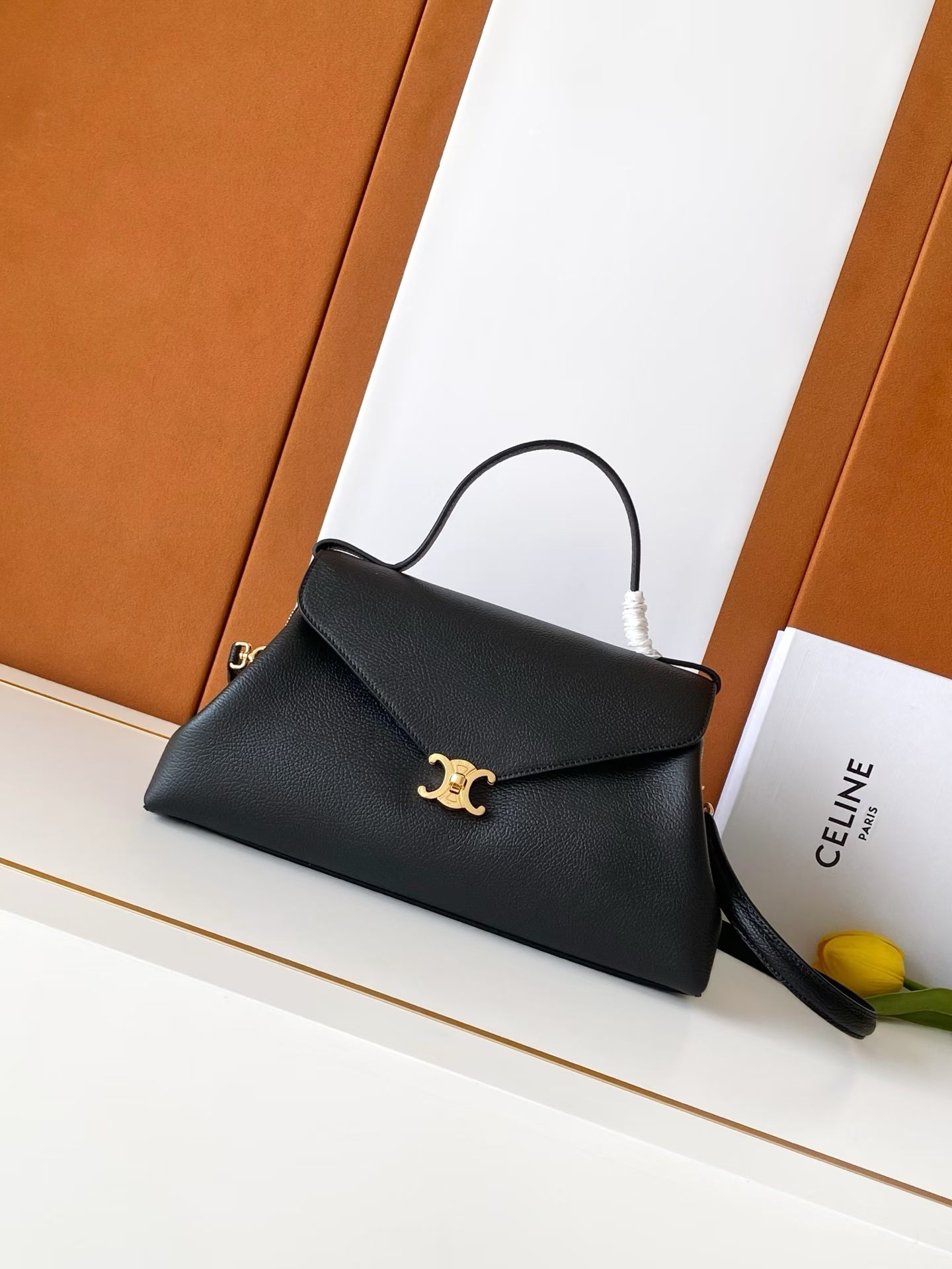 CELINE 26 new winter FLAIR BAG
CELINE FW26 new product, original calfskin elephant grain Flair Bag, all steel hardware, complete set of packaging📦
Lazy tote briefcase💼
Size: 34*17*13
Model: L10AT5