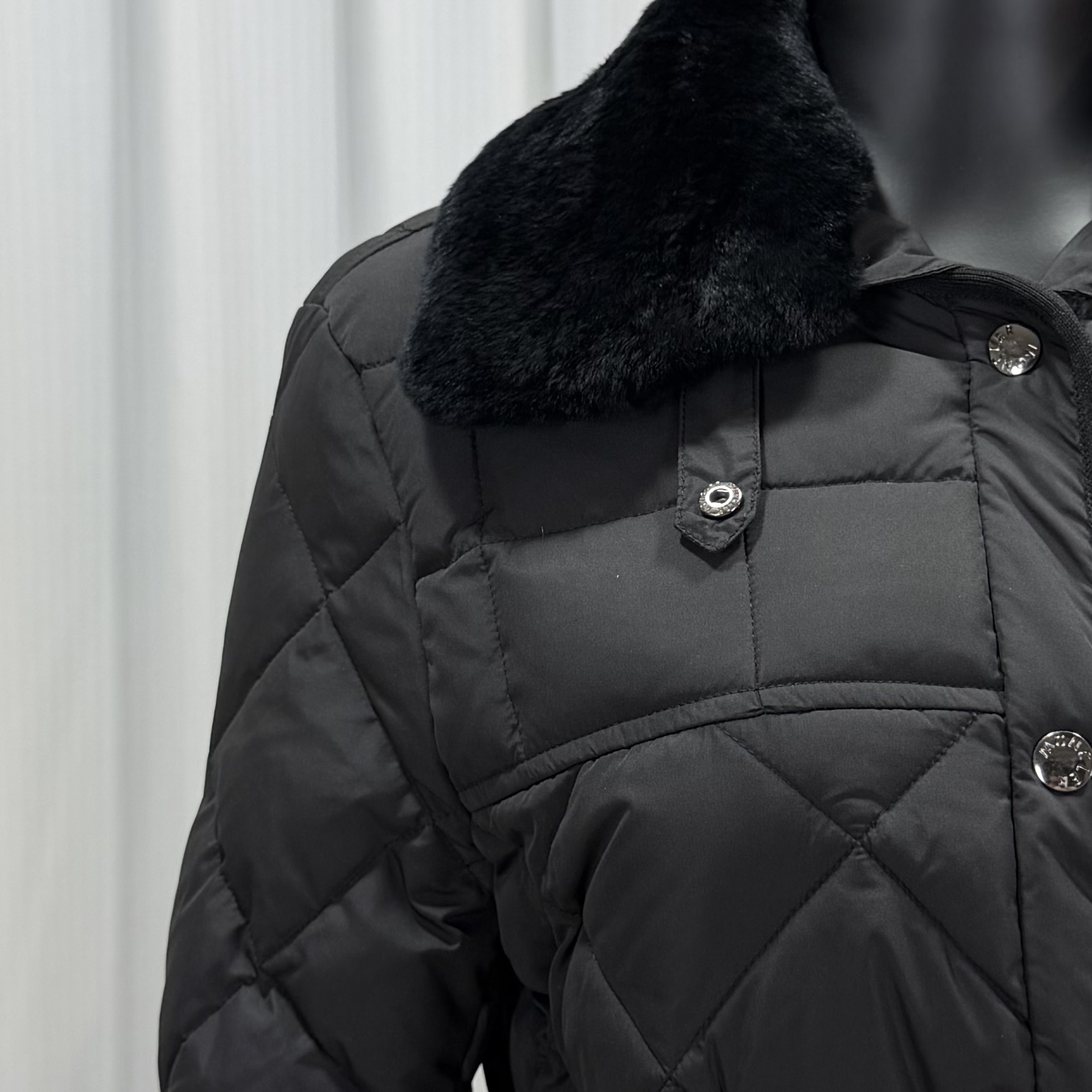 Пуховик Moncler