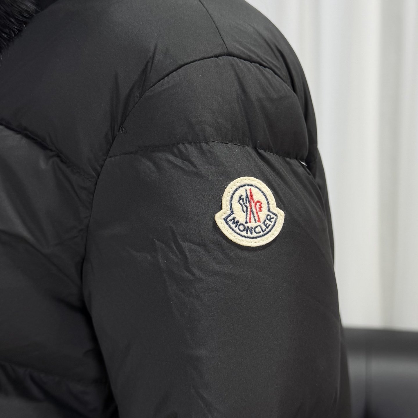 Пуховик Moncler