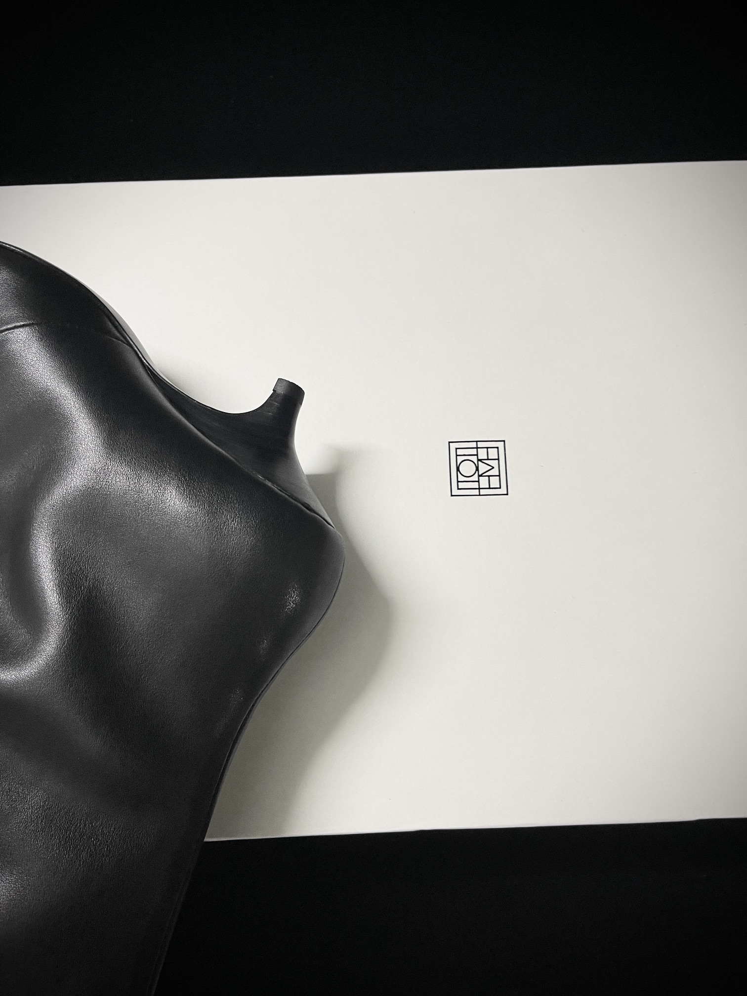 
🔳 TOTEM*🔳 𝐀𝐖秋冬新品靴

极简风格 气场1米八 腿长无极限 又酷又飒 炸街款

🔳鞋面：原