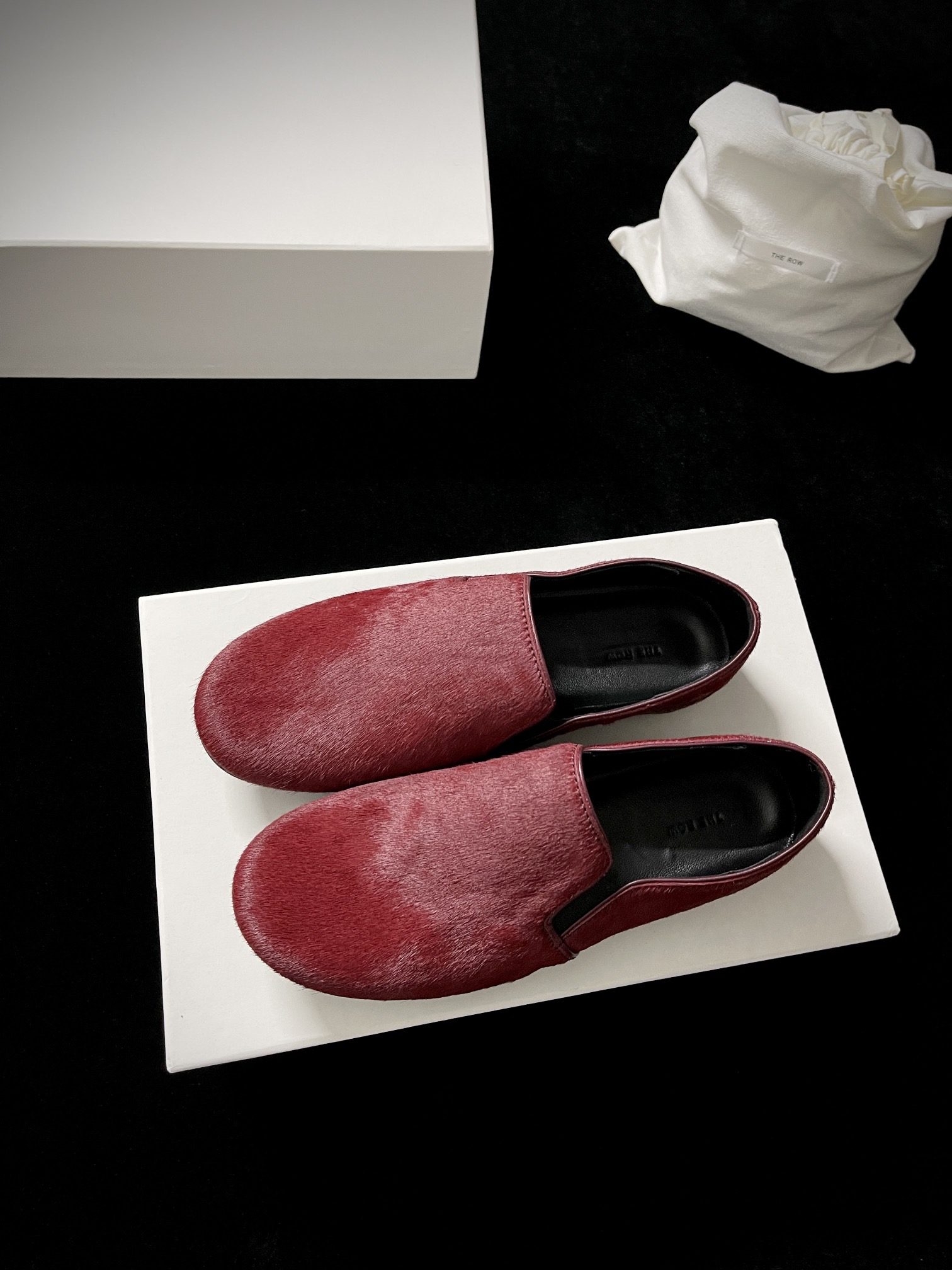 NO:166049,The Ro* Single Product Purchase Level Perfect Replica of both the last and the fabric 1:1 Exclusive mold opening of the sole, random comparison, minimalist and high-end, one foot pedal, really comfortable, a single product, imported upper Niujing. Horse hair, imported sheepskin, large sole original mold opening of the sole Size35-39 (40 fixed) Price, single shoes, sheepskin19860909The Ro* 单品 代购级别 无论楦型还是面料都完美复刻1:1 大底独家开模 随意对比 极简高级 一脚蹬 真的巨舒服一款单品  鞋面进口牛京.马毛 内里进口羊皮 大底原版开模大底 Size35-39（40定） Price,单鞋,sheepskin,Women's Shoes