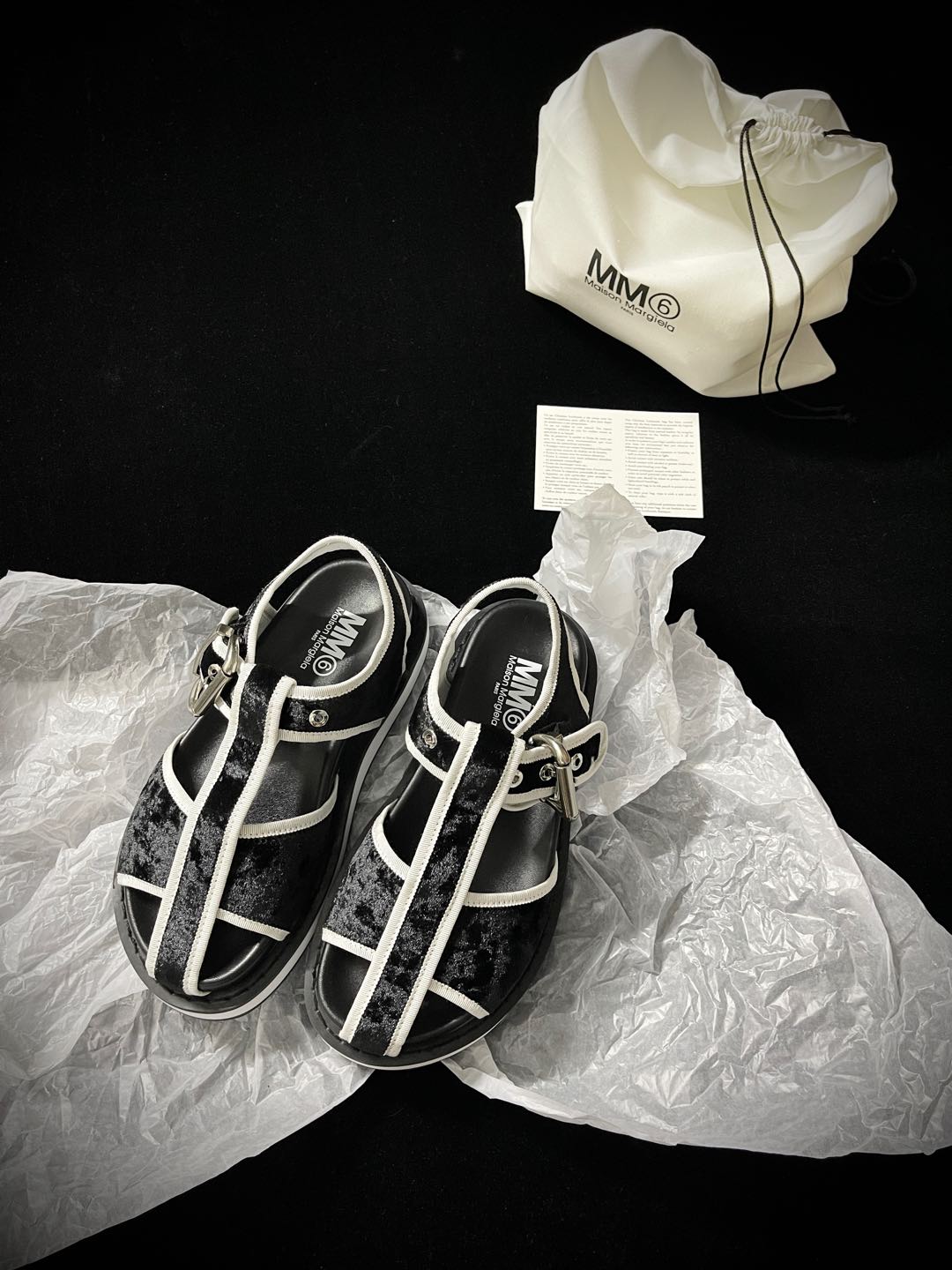 NO:237656,Maison Margiel* new product retro Roman sandals, socks are absolutely perfect. Upper imported cowhide. Suede imported calf leather outsole outsole ZP replica outsole Size 35-39 (40 fixed) Price suede leather, sandals, sandals, cowhide, socks19860909Maison Margiel*新品 复古罗马凉鞋 随意搭配袜子都绝绝子  鞋面进口牛皮.绒面 内里进口小牛皮 大底 ZP复刻大底 Size 35-39（40定） Price绒面 皮面,凉鞋,sandals,cowhide,socks,Women's Shoes