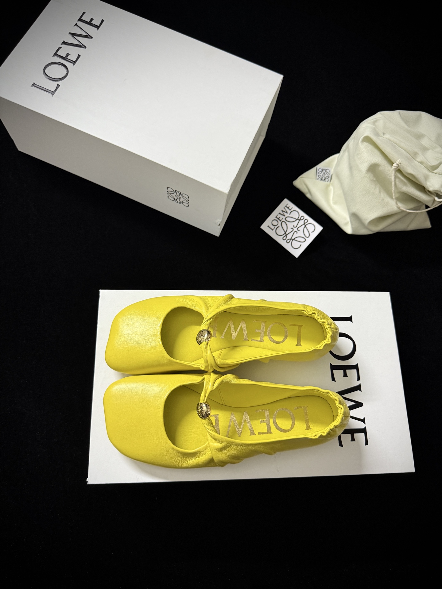 NO:409405,LOEW* New Product Super Comfortable Ballet Shoes Classic Black Temperament Small Gold Buckle Retro and exquisite Square Toe Design with a Slack and Fashionable Sleepy Sleeve with a Sleepy Elegant French Elegant on your feet Walking like dancing ballet~ Upper imported sheepskin imported sheepskin Outsole ZP open-modeled sole Size35-39 (40 fixed), ballet shoes, loewe, sheepskin19860909LOEW* 新品 超级舒服的芭蕾舞鞋 经典黑调邂逅小金扣 复古又精致 方头设计自带松弛时髦感 一脚蹬的慵懒 把法式优雅穿在脚上 走路都像在跳芭蕾~ 鞋面进口绵羊皮 内里进口绵羊皮 大底ZP开模大底 Size35-39（40定）,芭蕾舞鞋,loewe,sheepskin,Women's Shoes