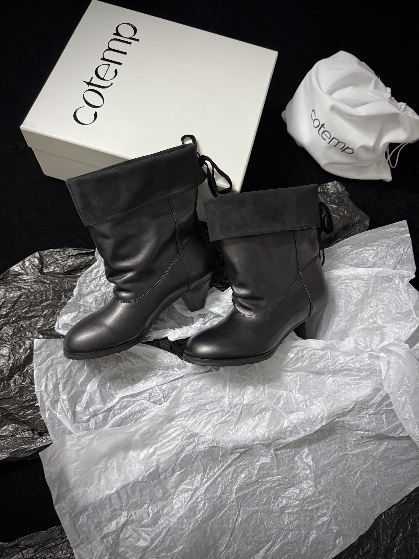 NO:477952,Cotem* New product, grasp the slack and fashionable feeling, and make it clear about the slack and coolness~ The pleated boots have a casual atmosphere. The folding design hides a trick. The street fashion feels like it is instantly pulled on the feet. Paired pants. The skirt can be blown up. Imported cowhide on the upper. The inner imported suede. Heel height 6cm. Imported leather soles. 35-39 (40 fixed). Boots, boots, skirts, cowhide, chamois leather, Leather soles19860909Cotem* 新品 拿捏松弛时髦感 把松弛与酷飒玩明白了～ 褶皱靴筒自带随性氛围 翻折设计藏着小心机 上脚瞬间拉满街头时髦感 搭裤子 裙装都能炸场 鞋面进口牛皮 内里进口麂皮 跟高6cm 进口真皮大底 35-39（40定）,靴子,boots,skirts,cowhide,chamois leather,Leather soles,Women's Shoes