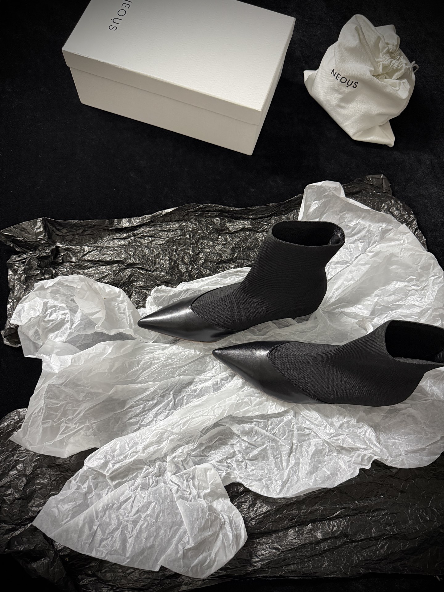 🔳 NEOUS 🔳 𝟐𝟓𝐀𝐖新品✔️针织拼接短靴 | 时髦精本命鞋针织袜套+尖头皮革 把松弛感和精致感焊