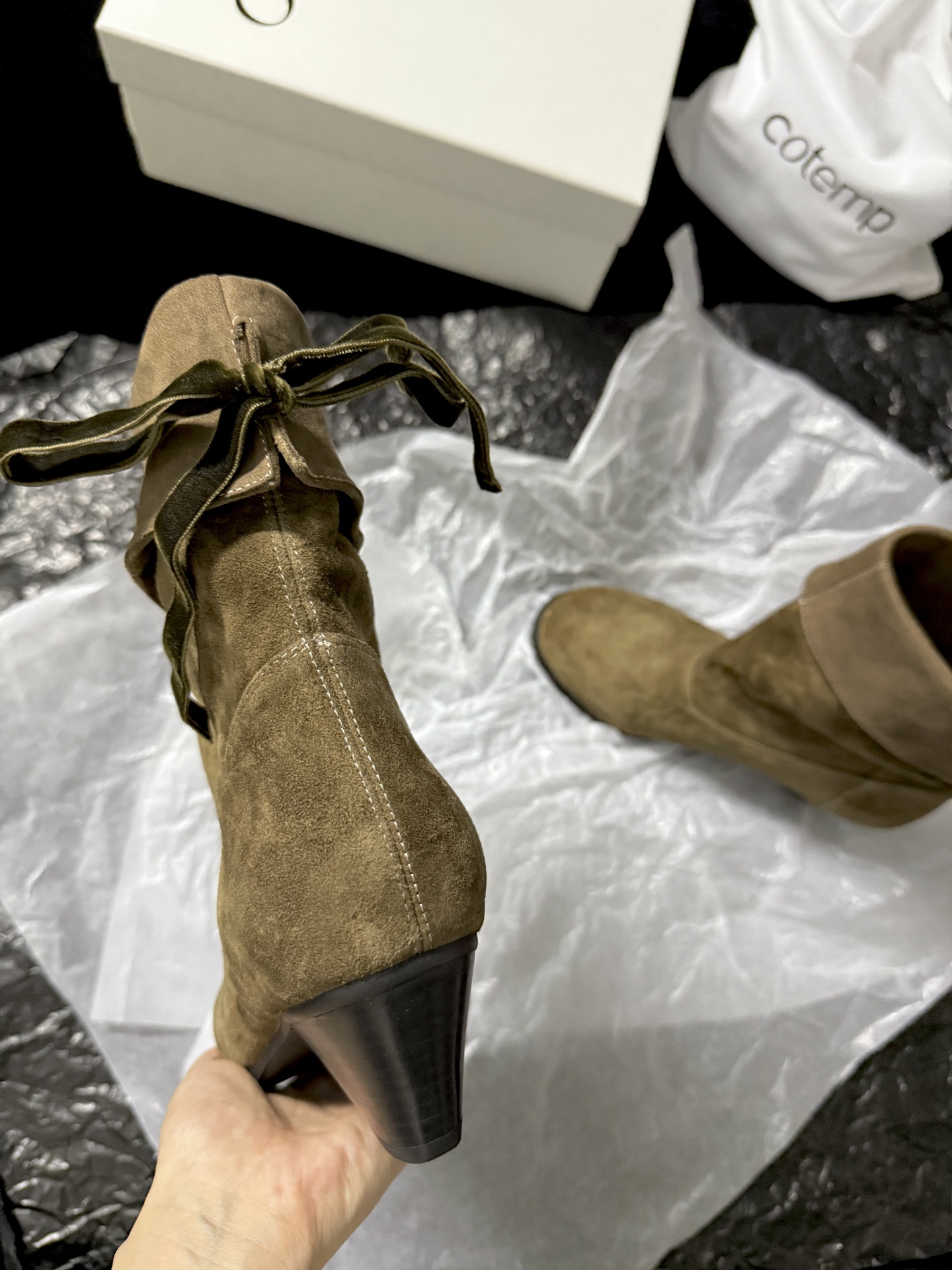 Cotem* 𝟓𝐀𝐖新品复古麂皮靴 秋冬时髦作弊神器是谁还没get这双“风格永动机” 麂皮质感自带复古滤