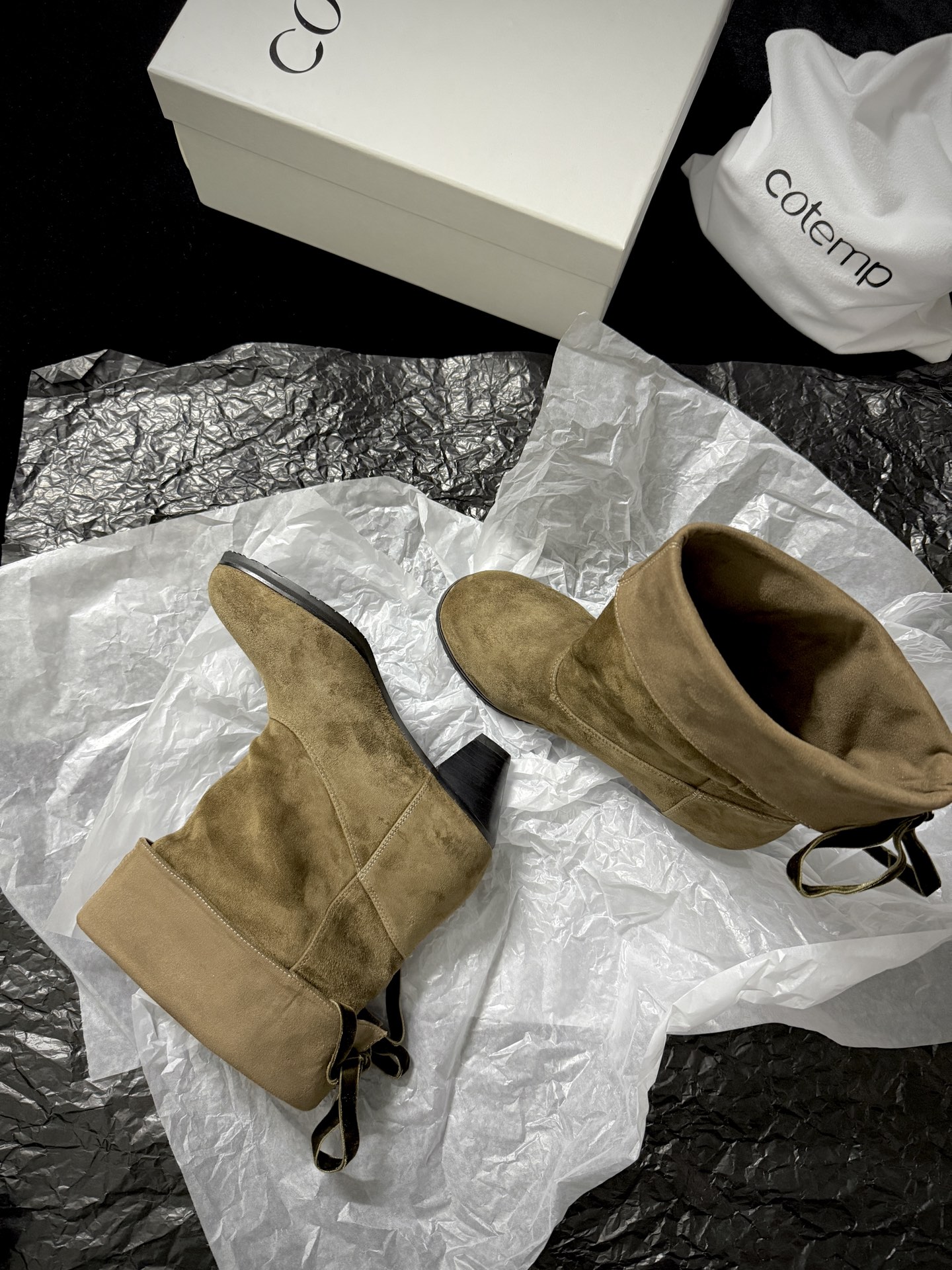 Cotem* 𝟓𝐀𝐖新品复古麂皮靴 秋冬时髦作弊神器是谁还没get这双“风格永动机” 麂皮质感自带复古滤