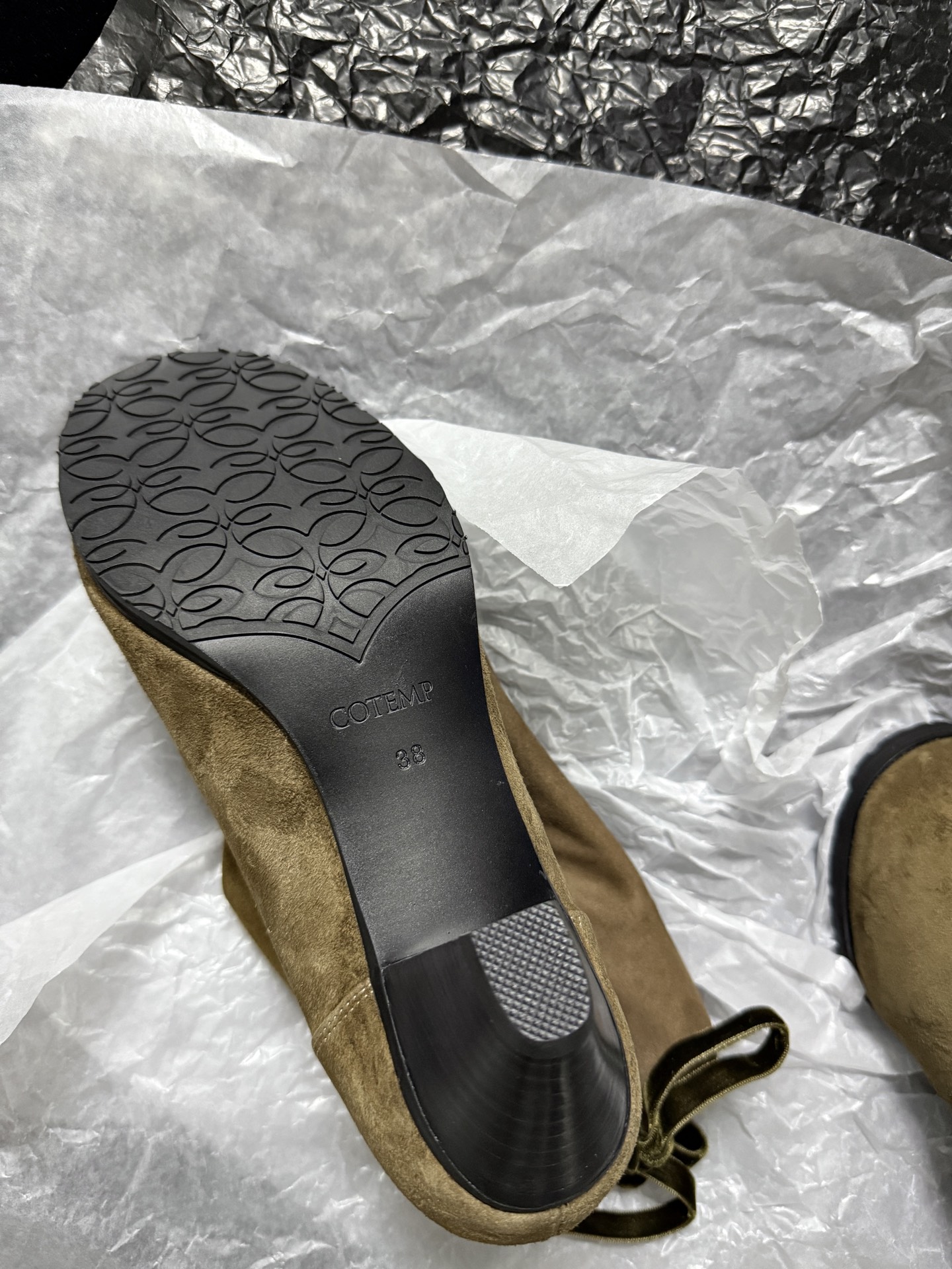 Cotem* 𝟓𝐀𝐖新品复古麂皮靴 秋冬时髦作弊神器是谁还没get这双“风格永动机” 麂皮质感自带复古滤