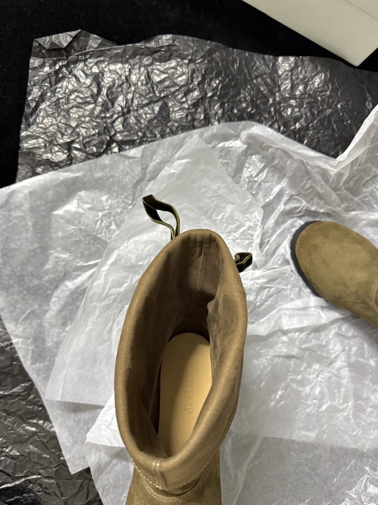 Cotem* 𝟓𝐀𝐖新品复古麂皮靴 秋冬时髦作弊神器是谁还没get这双“风格永动机” 麂皮质感自带复古滤