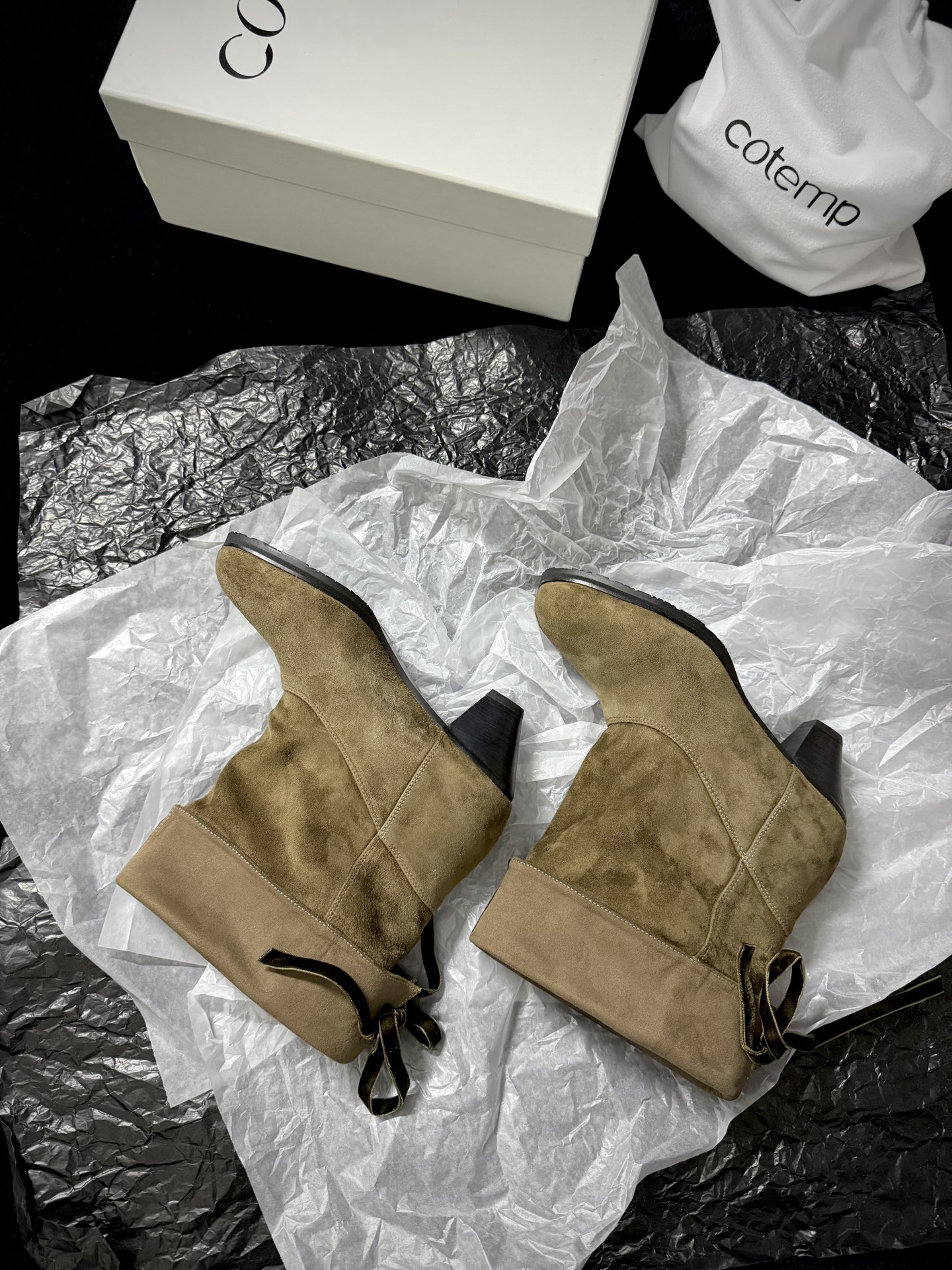 Cotem* 𝟓𝐀𝐖新品复古麂皮靴 秋冬时髦作弊神器是谁还没get这双“风格永动机” 麂皮质感自带复古滤