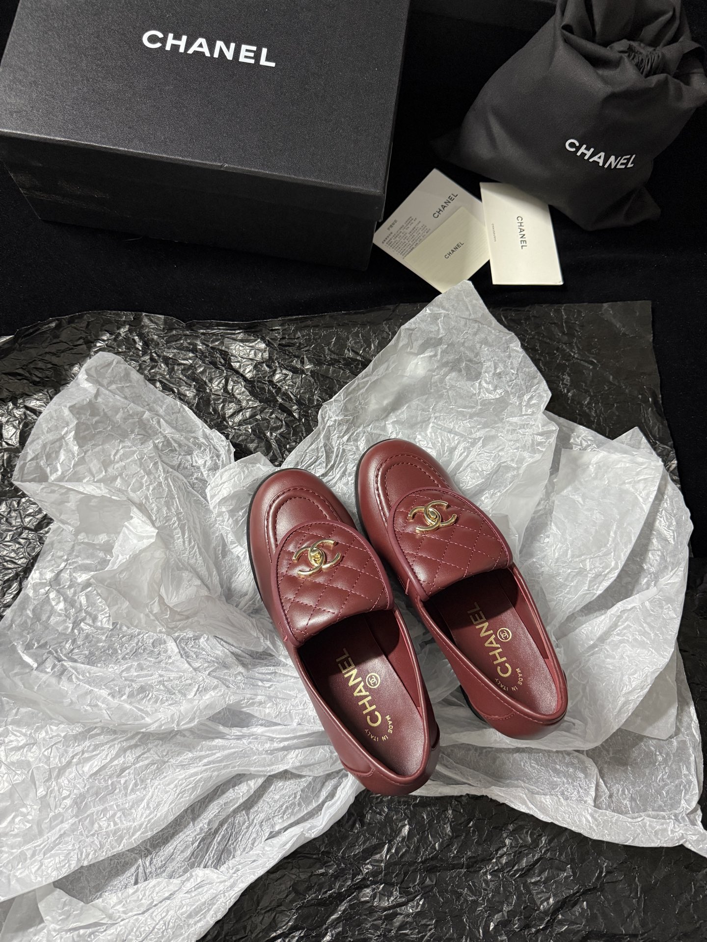 샤넬 퀼팅 CC로고 램스킨 블랙 골드 로퍼 레플리카 24357