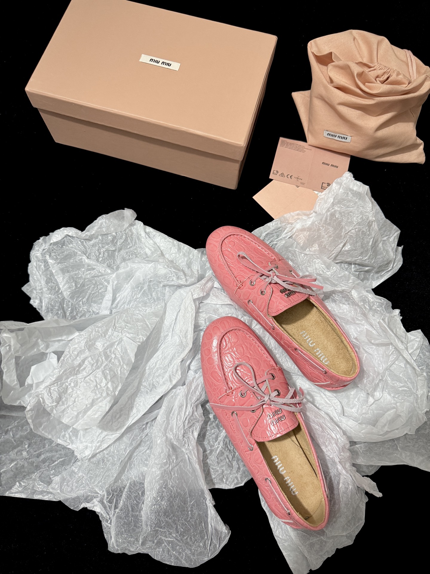 Лоферы женские Miu Miu розовые с тиснением