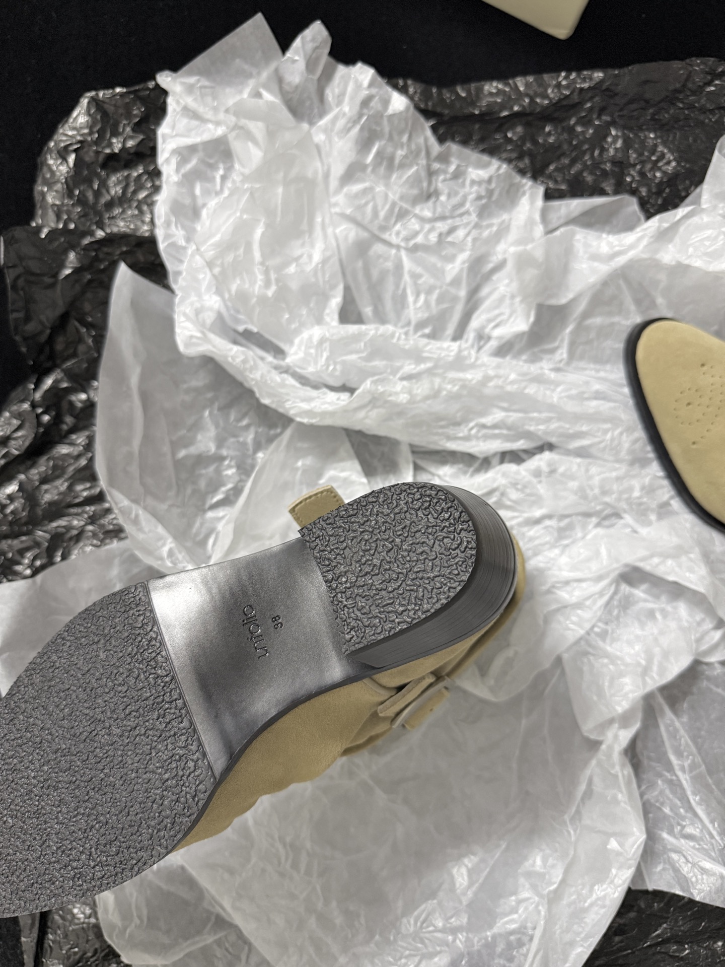G102@ Unfolio 𝟐𝟔𝐀𝐖秋冬新品 翻边西部短靴|复古旷野解锁多元穿搭可能 美式西部风骨融入利落靴型 每一步都 G102@ Unfolio 𝟐𝟔𝐀𝐖秋冬新品 翻边西部短靴|复古旷野解锁多元穿搭可能 美式西部风骨融入利落靴型 每一步都