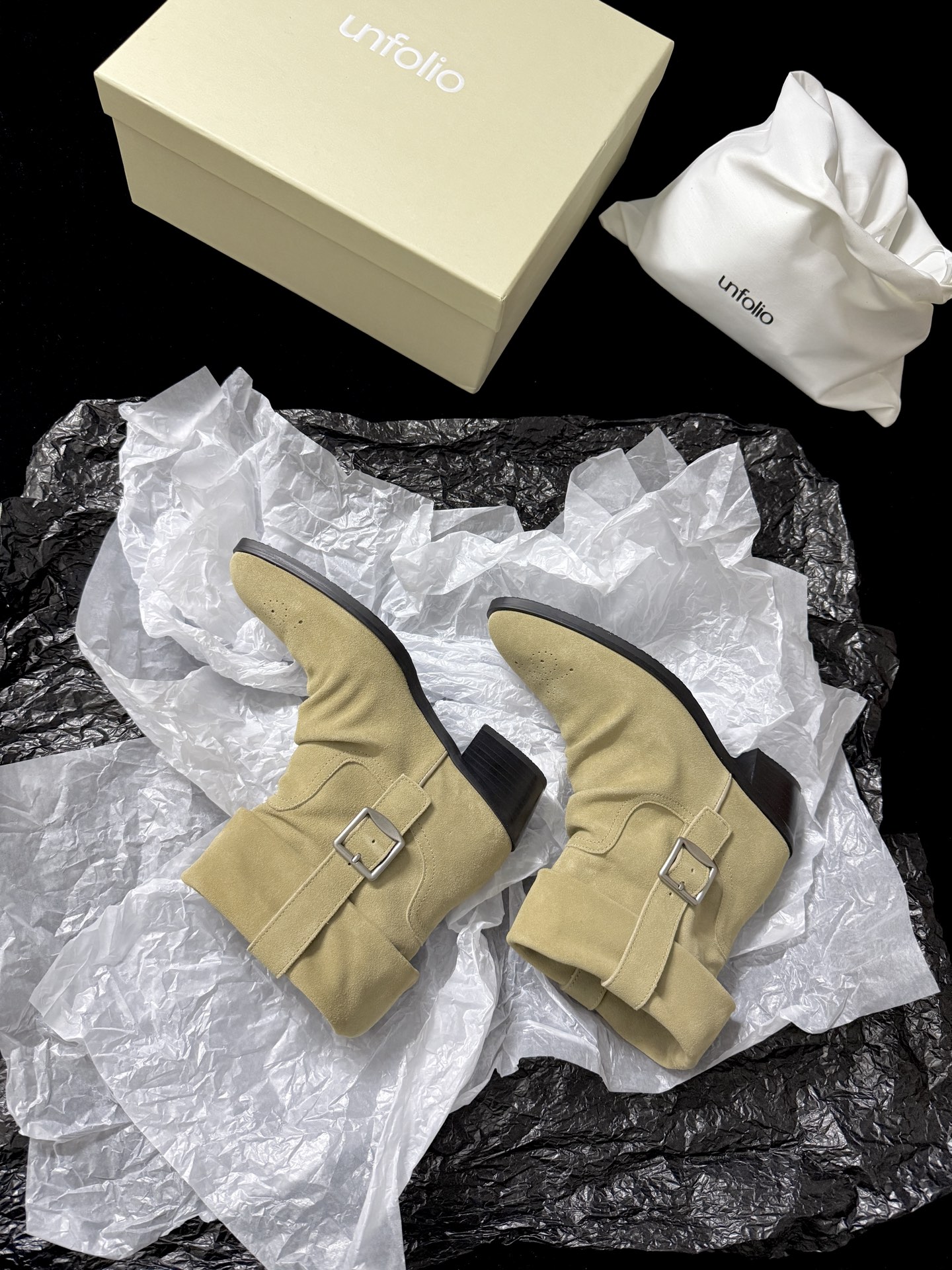 G102@ Unfolio 𝟐𝟔𝐀𝐖秋冬新品 翻边西部短靴|复古旷野解锁多元穿搭可能 美式西部风骨融入利落靴型 每一步都 G102@ Unfolio 𝟐𝟔𝐀𝐖秋冬新品 翻边西部短靴|复古旷野解锁多元穿搭可能 美式西部风骨融入利落靴型 每一步都