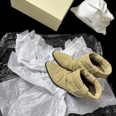 G102@ Unfolio 𝟐𝟔𝐀𝐖秋冬新品 翻边西部短靴|复古旷野解锁多元穿搭可能 美式西部风骨融入利落靴型 每一步都 G102@ Unfolio 𝟐𝟔𝐀𝐖秋冬新品 翻边西部短靴|复古旷野解锁多元穿搭可能 美式西部风骨融入利落靴型 每一步都