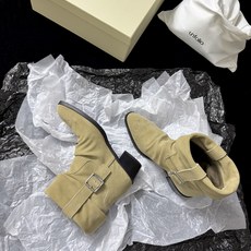 G102@ Unfolio 𝟐𝟔𝐀𝐖秋冬新品 翻边西部短靴|复古旷野解锁多元穿搭可能 美式西部风骨融入利落靴型 每一步都 G102@ Unfolio 𝟐𝟔𝐀𝐖秋冬新品 翻边西部短靴|复古旷野解锁多元穿搭可能 美式西部风骨融入利落靴型 每一步都
