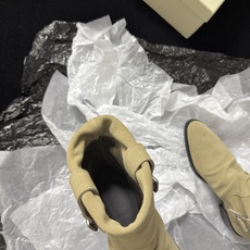 G102@ Unfolio 𝟐𝟔𝐀𝐖秋冬新品 翻边西部短靴|复古旷野解锁多元穿搭可能 美式西部风骨融入利落靴型 每一步都 G102@ Unfolio 𝟐𝟔𝐀𝐖秋冬新品 翻边西部短靴|复古旷野解锁多元穿搭可能 美式西部风骨融入利落靴型 每一步都