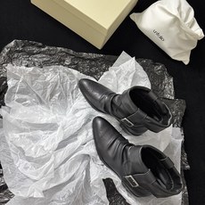 G102@ Unfolio 𝟐𝟔𝐀𝐖秋冬新品 翻边西部短靴|复古旷野解锁多元穿搭可能 美式西部风骨融入利落靴型 每一步都 G102@ Unfolio 𝟐𝟔𝐀𝐖秋冬新品 翻边西部短靴|复古旷野解锁多元穿搭可能 美式西部风骨融入利落靴型 每一步都