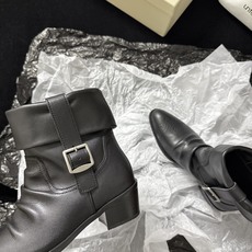 G102@ Unfolio 𝟐𝟔𝐀𝐖秋冬新品 翻边西部短靴|复古旷野解锁多元穿搭可能 美式西部风骨融入利落靴型 每一步都 G102@ Unfolio 𝟐𝟔𝐀𝐖秋冬新品 翻边西部短靴|复古旷野解锁多元穿搭可能 美式西部风骨融入利落靴型 每一步都
