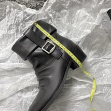 G102@ Unfolio 𝟐𝟔𝐀𝐖秋冬新品 翻边西部短靴|复古旷野解锁多元穿搭可能 美式西部风骨融入利落靴型 每一步都 G102@ Unfolio 𝟐𝟔𝐀𝐖秋冬新品 翻边西部短靴|复古旷野解锁多元穿搭可能 美式西部风骨融入利落靴型 每一步都