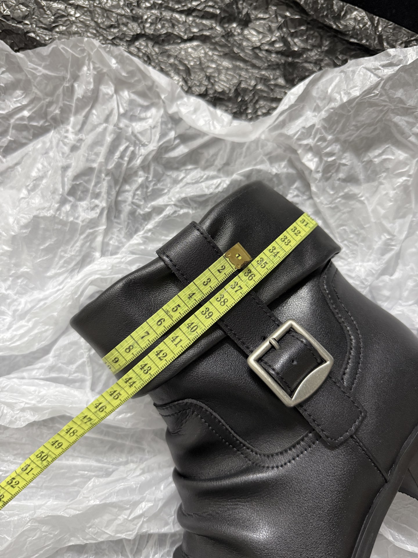 G102@ Unfolio 𝟐𝟔𝐀𝐖秋冬新品 翻边西部短靴|复古旷野解锁多元穿搭可能 美式西部风骨融入利落靴型 每一步都 G102@ Unfolio 𝟐𝟔𝐀𝐖秋冬新品 翻边西部短靴|复古旷野解锁多元穿搭可能 美式西部风骨融入利落靴型 每一步都