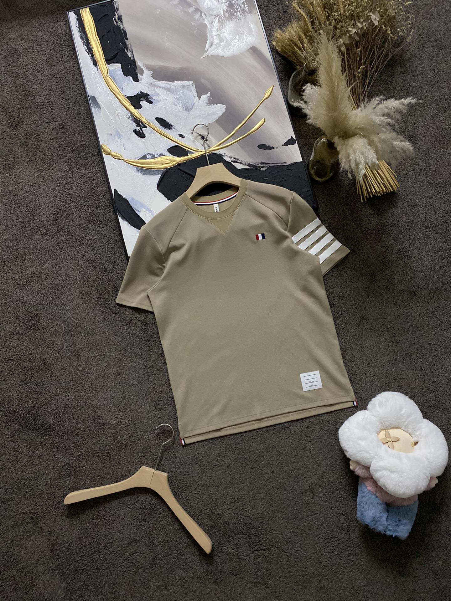 NO:474896,Street Spring and Summer/SS Four-stripe T*B Three-color logo limited edition classic series short sleeves Customized original step fabric, wash water shaping, THOM three-dimensional three-color stripe precision embroidery craft classic four-bar webbing decorative armband, brand logo three-color strip decoration under the back collar Camel M-3XL,,T-shirt,alexander wang19860909街 春夏/SS 四条纹T*B 三色标识限定版经典系列短袖 定制原版梯级面料,洗水定型,THOM立体三色条纹精密绣花工艺经典四道杠织带装饰袖标,后幅领下品牌标志三色彩条装饰 驼色Ｍ-3XL,,T-shirt,alexander wang,Men's clothing