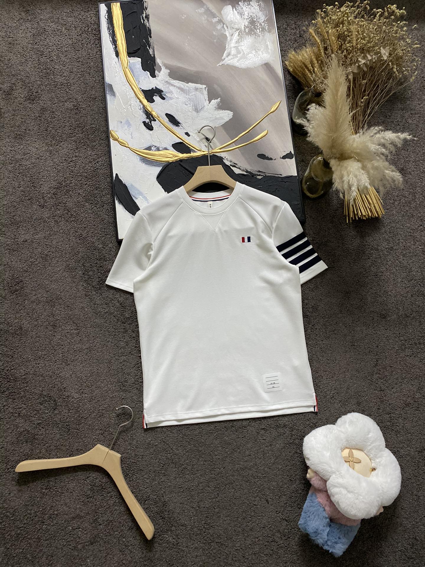 NO:474908,Street Spring and Summer/SS Four-stripe T*B Three-color logo limited edition classic series short sleeves Customized original step fabric, wash water shaping, THOM three-dimensional three-color stripe precision embroidery craft classic four-bar webbing decorative armband, brand logo three-color strip decoration under the back collar White M-3XL,,T-shirt,alexander wang19860909街 春夏/SS 四条纹T*B 三色标识限定版经典系列短袖 定制原版梯级面料,洗水定型,THOM立体三色条纹精密绣花工艺经典四道杠织带装饰袖标,后幅领下品牌标志三色彩条装饰 白色Ｍ-3XL,,T-shirt,alexander wang,Men's clothing