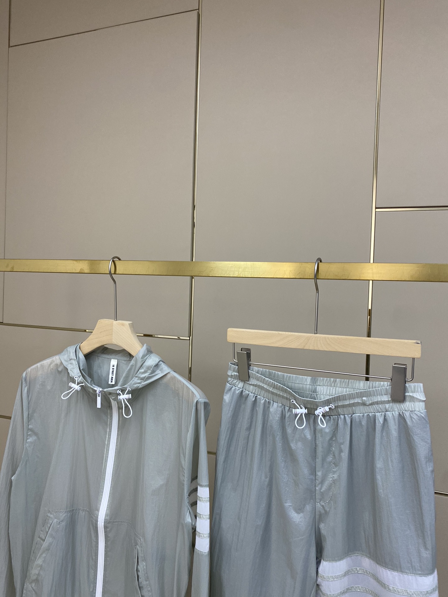 SUNPROOF SUIT, SUNSCREEN SUIT P638, SHORTS P588 FOR SALE. - 图片 2