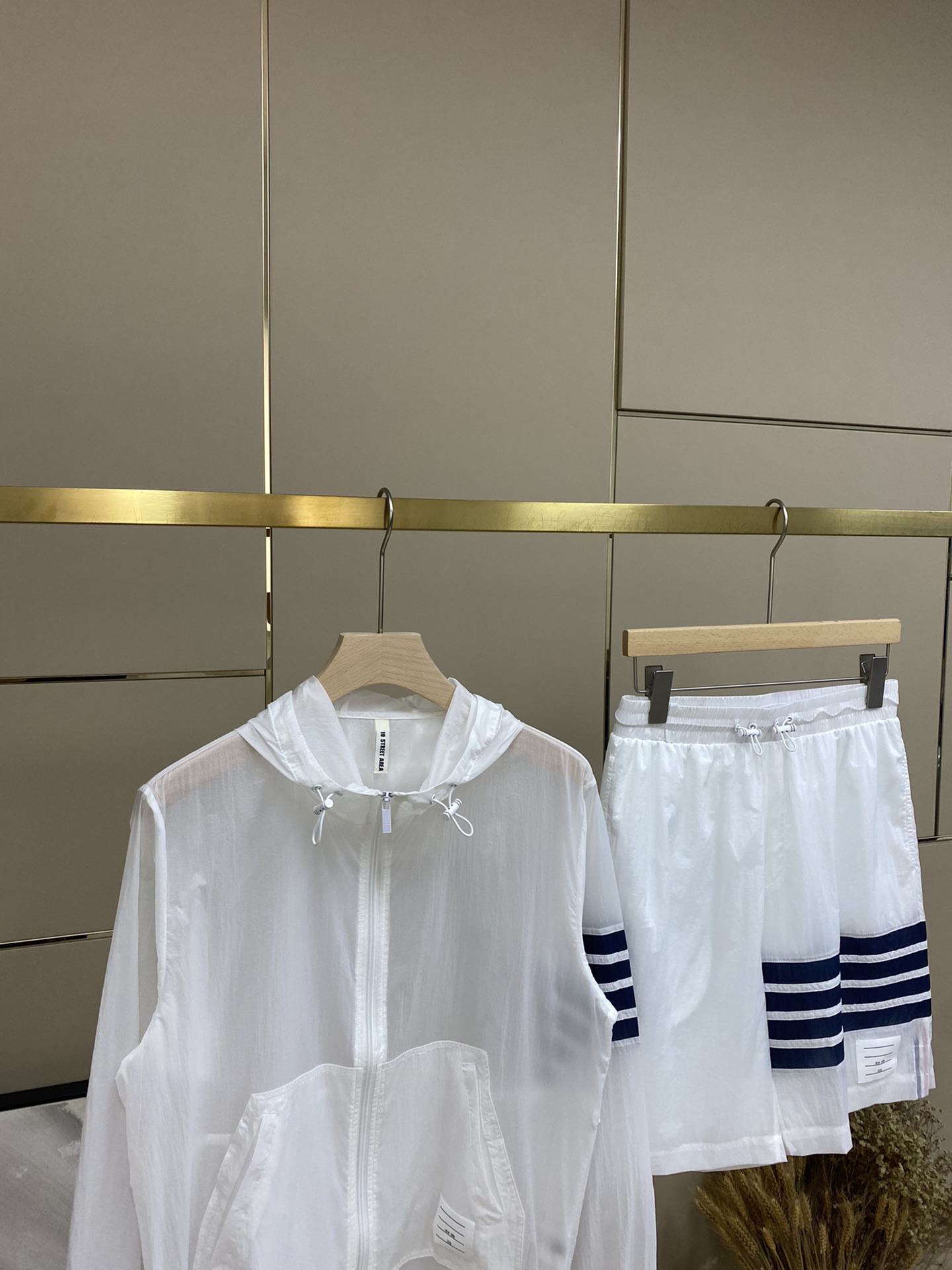 SUNPROOF SUIT, SUNPROOF SUIT P638, SHORTS P588 SOLD FOR GRADUATION SEASON. - 图片 2