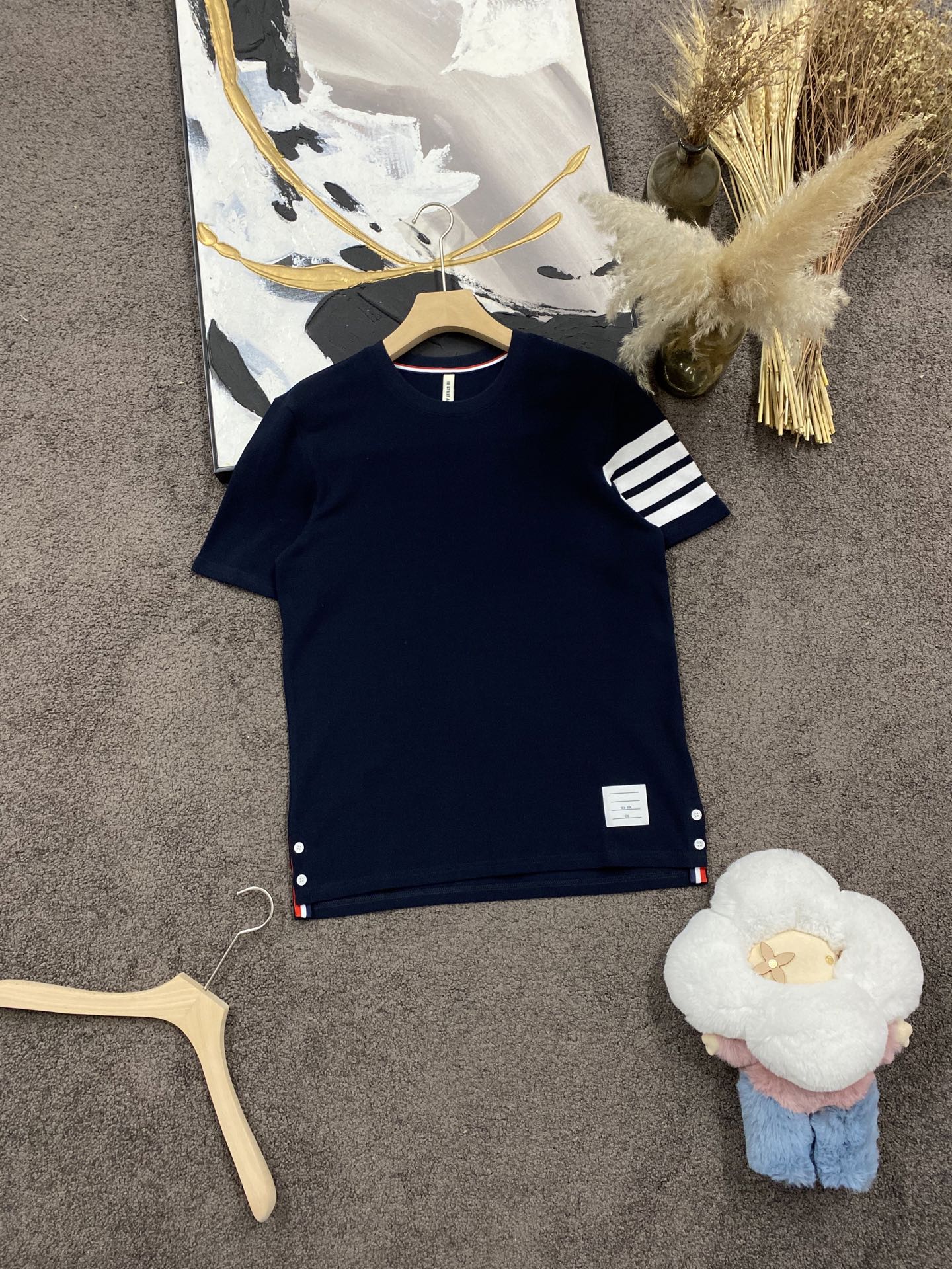 NO:506833,Street Spring/SS Latest TB Jacquard Four-Stripe Classic Beaded Short Sleeve Customized Original Navy Blue Percent Cotton Jacquard Four-Stripe Fabric, Classic Round Neck Shoulder Style, Decorated with the iconic wash mark in the lower left corner, Back Collar Grosgrain Three-Color Decoration, Classic and Simple Navy M~3XL, T-shirt, alexander wang19860909街 春夏/SS 最新TB 提花四条纹经典珠地短袖 定制原原级海军蓝百分棉提花四条纹面料,经典圆领正肩版型,左下角装饰标志性洗水标,后领罗缎三色标饰,经典简洁 海军蓝M～3XL,,T-shirt,alexander wang,Men's clothing