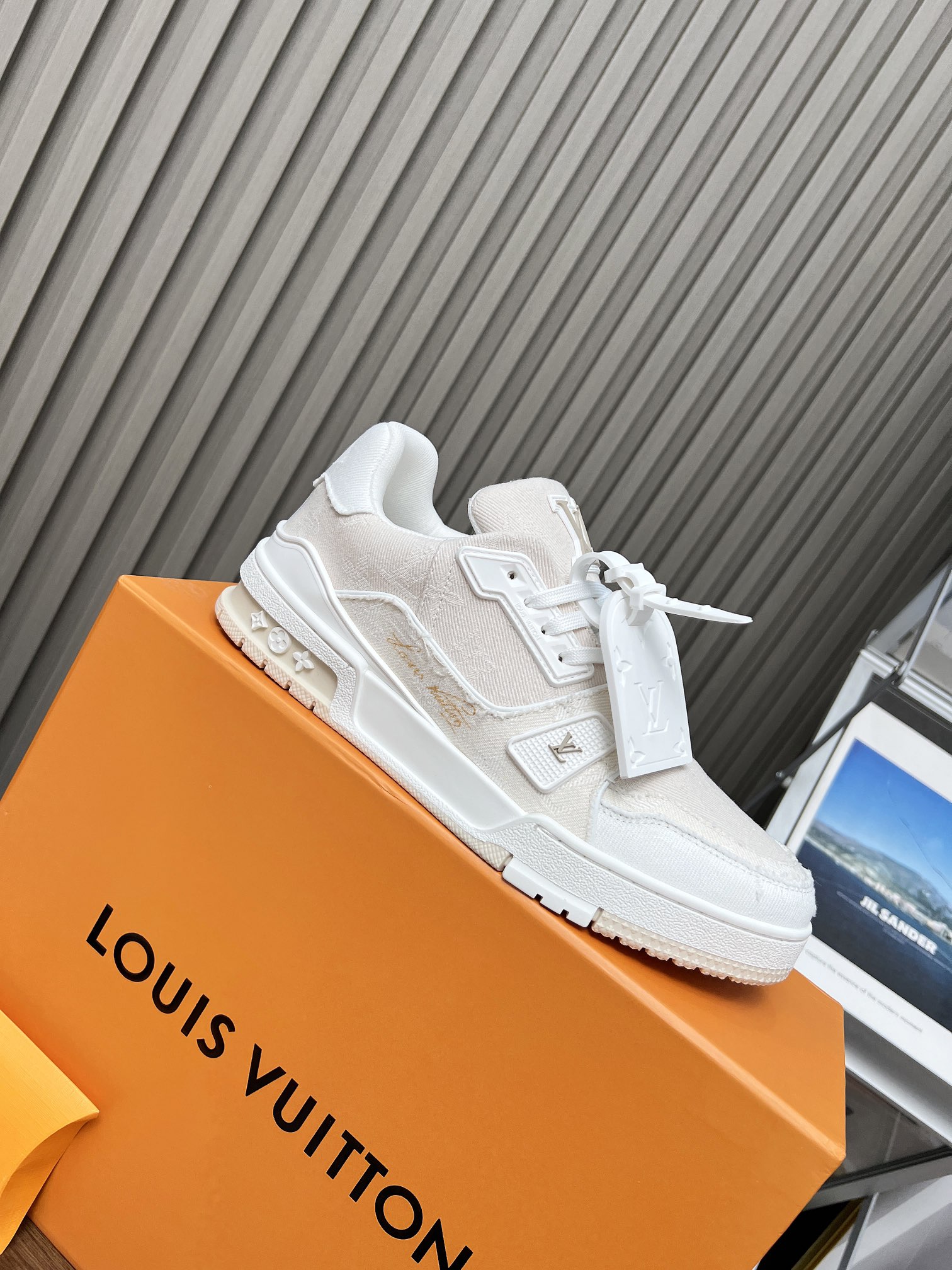 芯片感应 顶级版本驴家2023新色情侣款, LV-路易-威登 原版1:1开发顶级版本!! 鞋面由意大利进口小牛皮拼接,后边饰有品牌LOGO标志,皮面意大利小牛皮网布内里 网布原版开模垫脚,脚感超舒适 图10