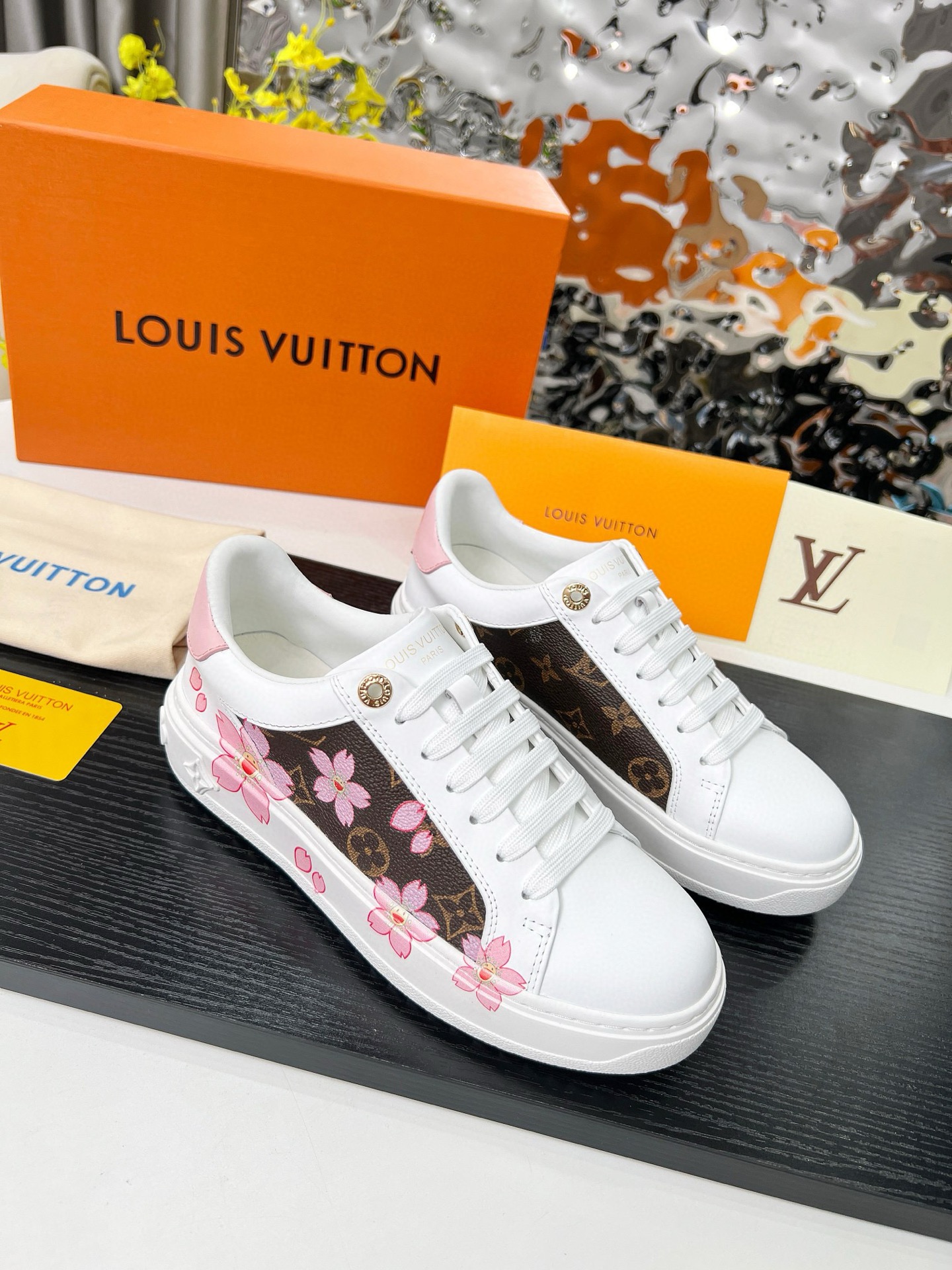 NO:275194,(Lv Louis Vuitton) Ceiling level. Counter synchronization. Material synchronization. Workmanship synchronization. Detail synchronization. Support comparison. Coding. Oil edge. Spare shoelaces. Add jacket. Yellow drawer box. Anti-slip fragrance. Unsmelling. No smell. Support return and exchange. Make you feel enthusiastic and worry-free. Transfer pictures will give you unexpected effects [Hu] Size 35-45 Couples Outdoor veteran driver driving shoes,,louis vuitton,louis vuitton,jackets & coats19860909（Lv路易威登）天花板级别.专柜同步.材料同步.做工同步.细节同步.支持对比.打码.油边.备用鞋带.加外套.黄色抽屉盒.防滑香精大底防臭.无气味.支持退换.让您高忱无忧.转图让你有意想不到的效果[拥抱] 35-45码 情侣  户外老司机驾车鞋,,louis vuitton,louis vuitton,jackets & coats,Men's shoes