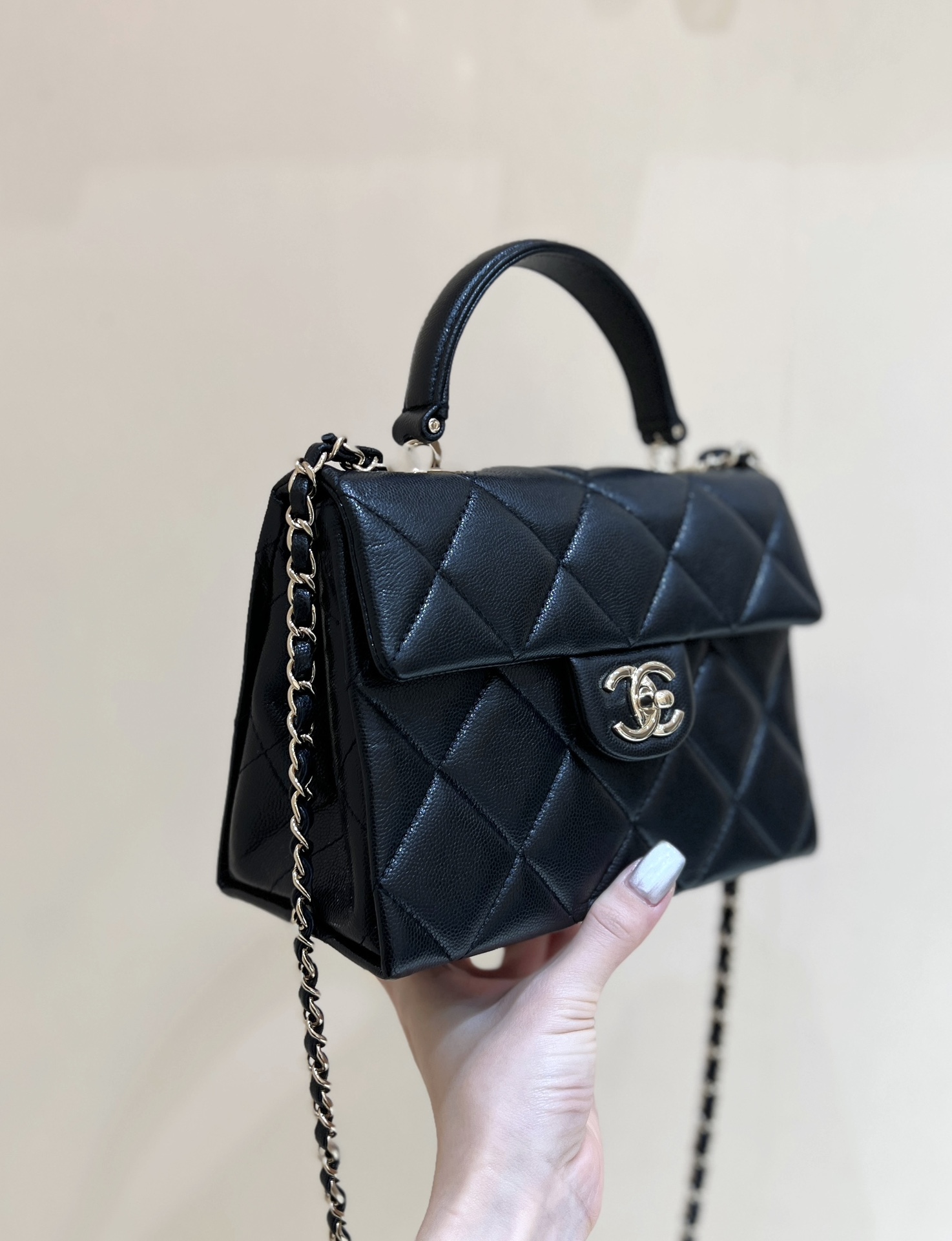 [Chanel Women