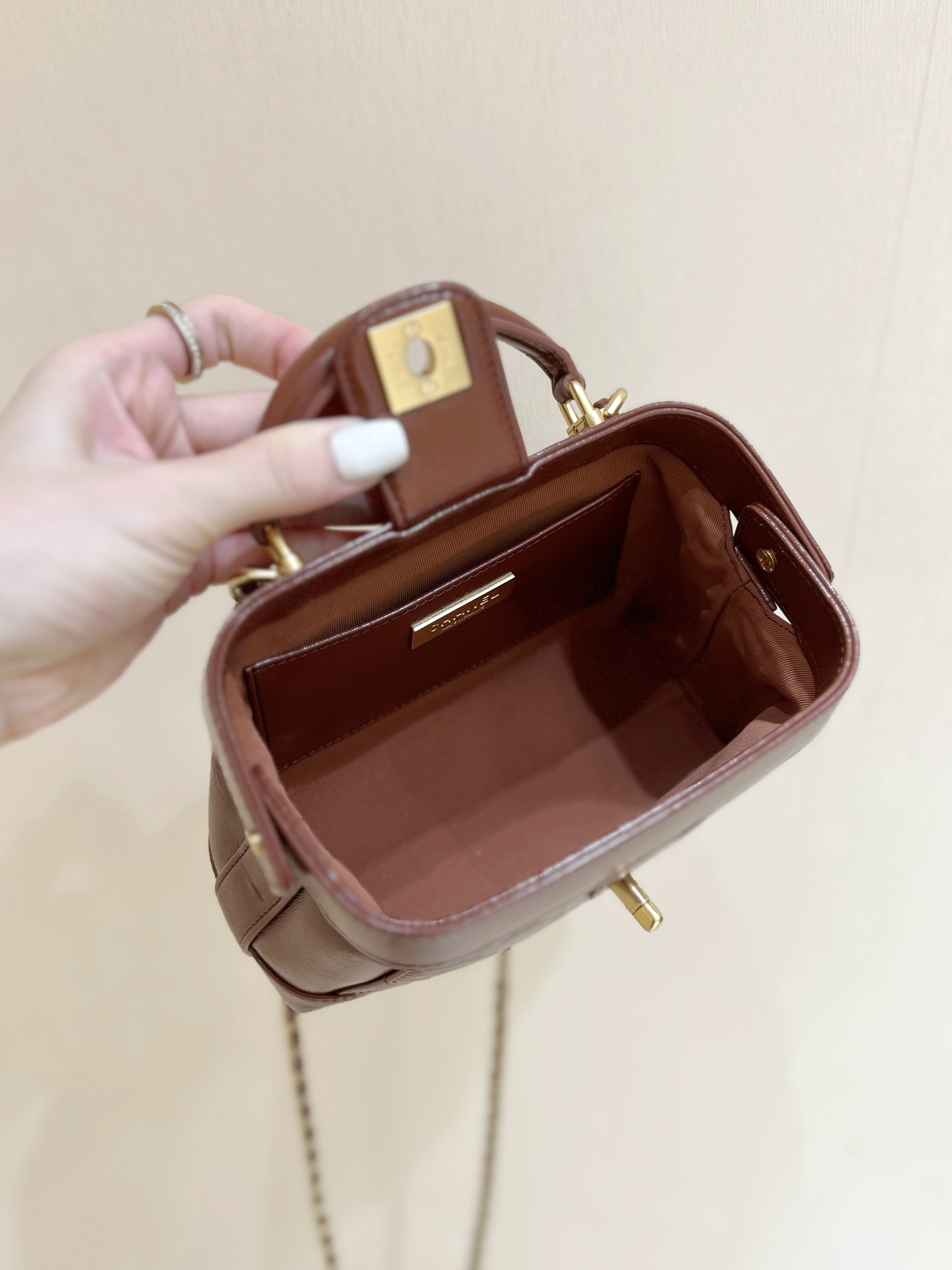 Chanel 24A Doctor Bag Brown Waxed Lambskin, AS4958 Doctor bag (12*18*7cm) 5 i1720939922 9601 6
