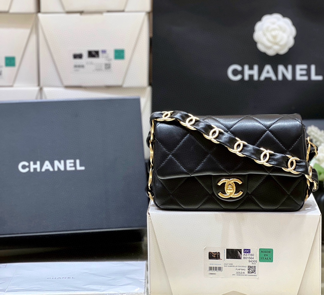 Chanel Crossbody & Shoulder Bags Black Sheepskin Fall/Winter Collection Chains