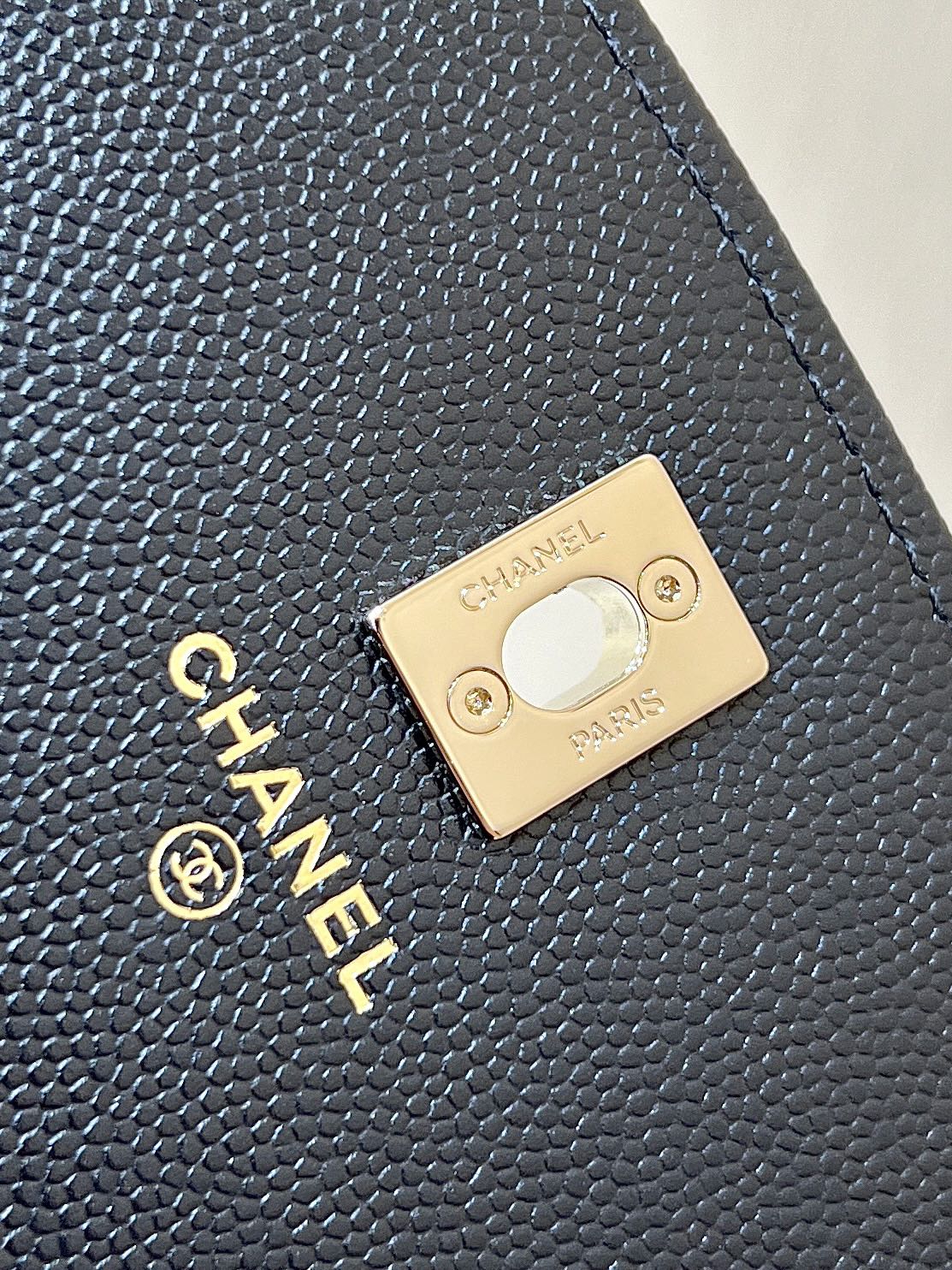 正品级1280💰
25C 早春系列[愉快]
ZP 34800购入[愉快]

Chanel 25C mini woc 手柄双背包[色]
黑金太太太好看了吧！一包四用[强][强]
实物非常可爱！双肩背和手提都很好看！手柄也有小c标，太美了！大手机也可放下哦[色][色]超级推荐[太阳]

原厂正品Haas荔枝中小牛皮[庆祝][庆祝]
AP4406（14*18*4.5cm）