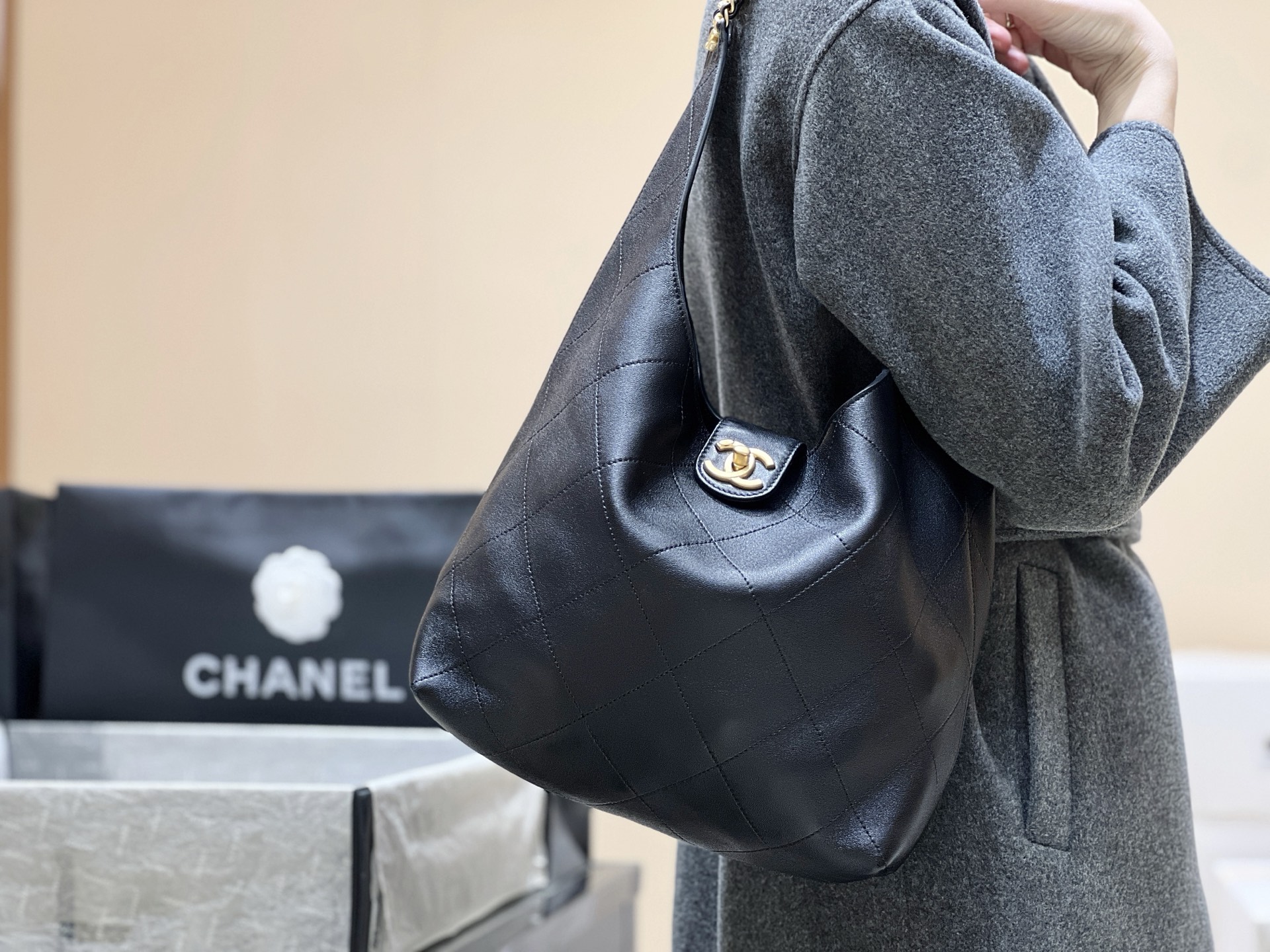 [Chanel Women