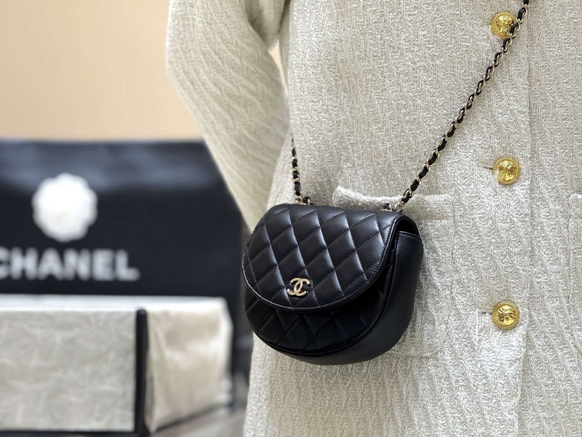 [Chanel Women