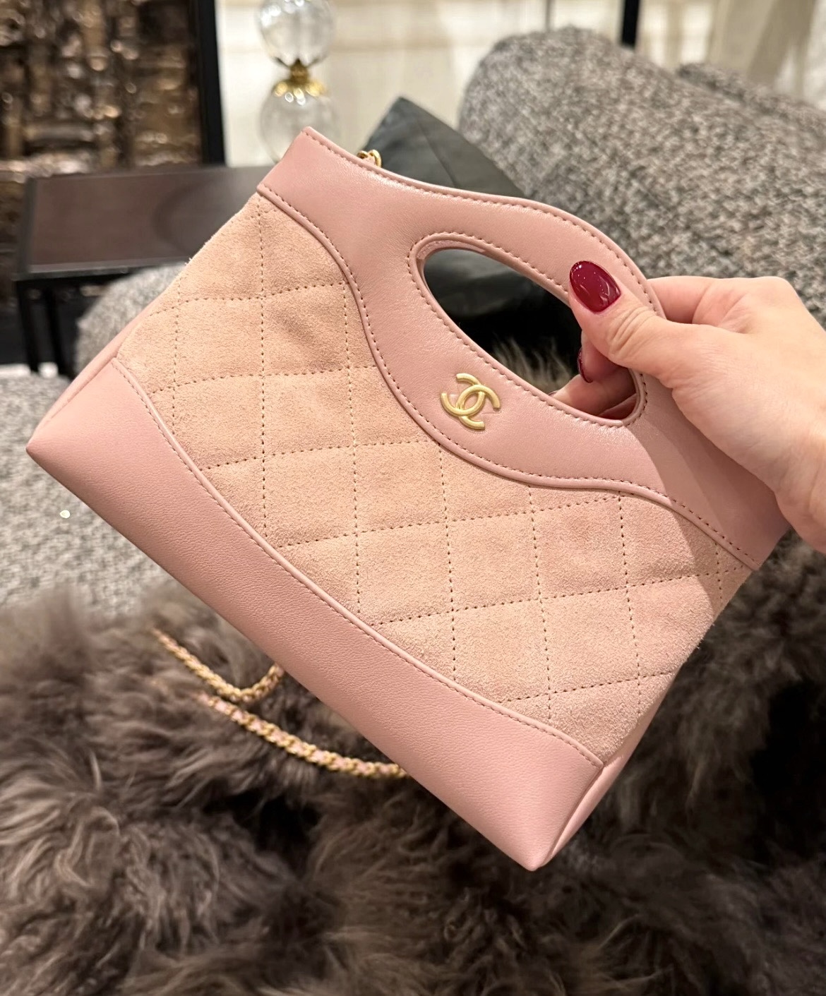 [Chanel Women