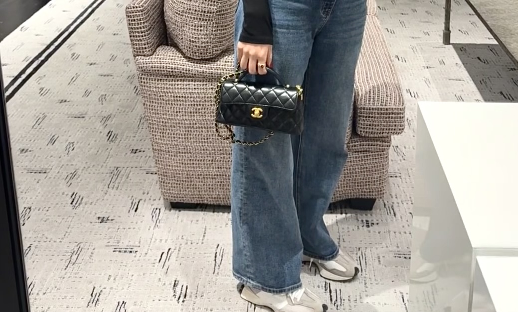 [Chanel Women