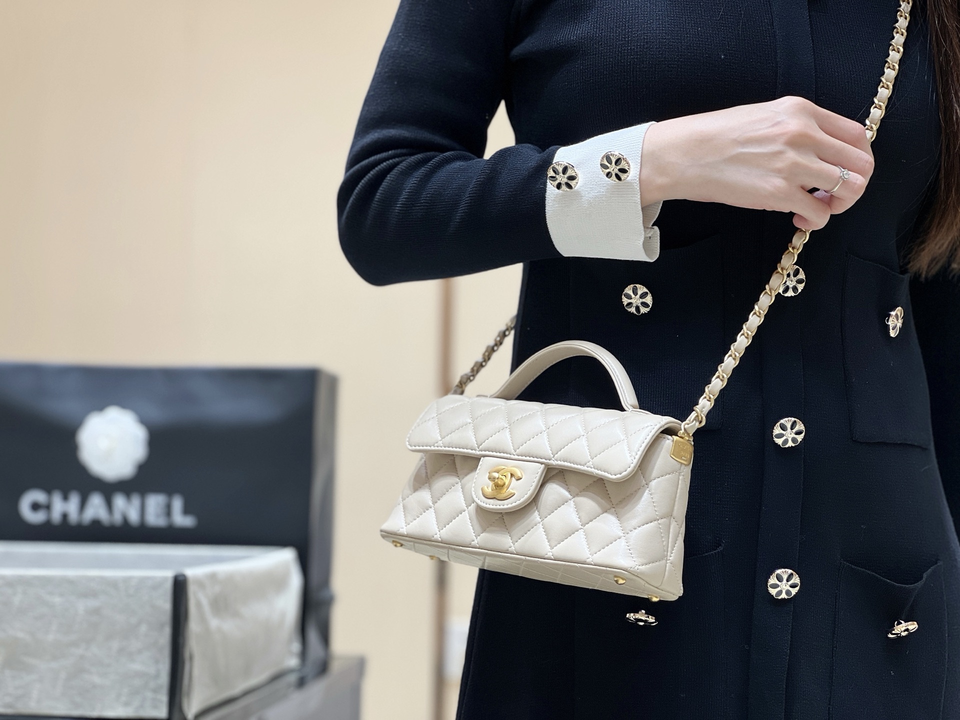 [Chanel Women