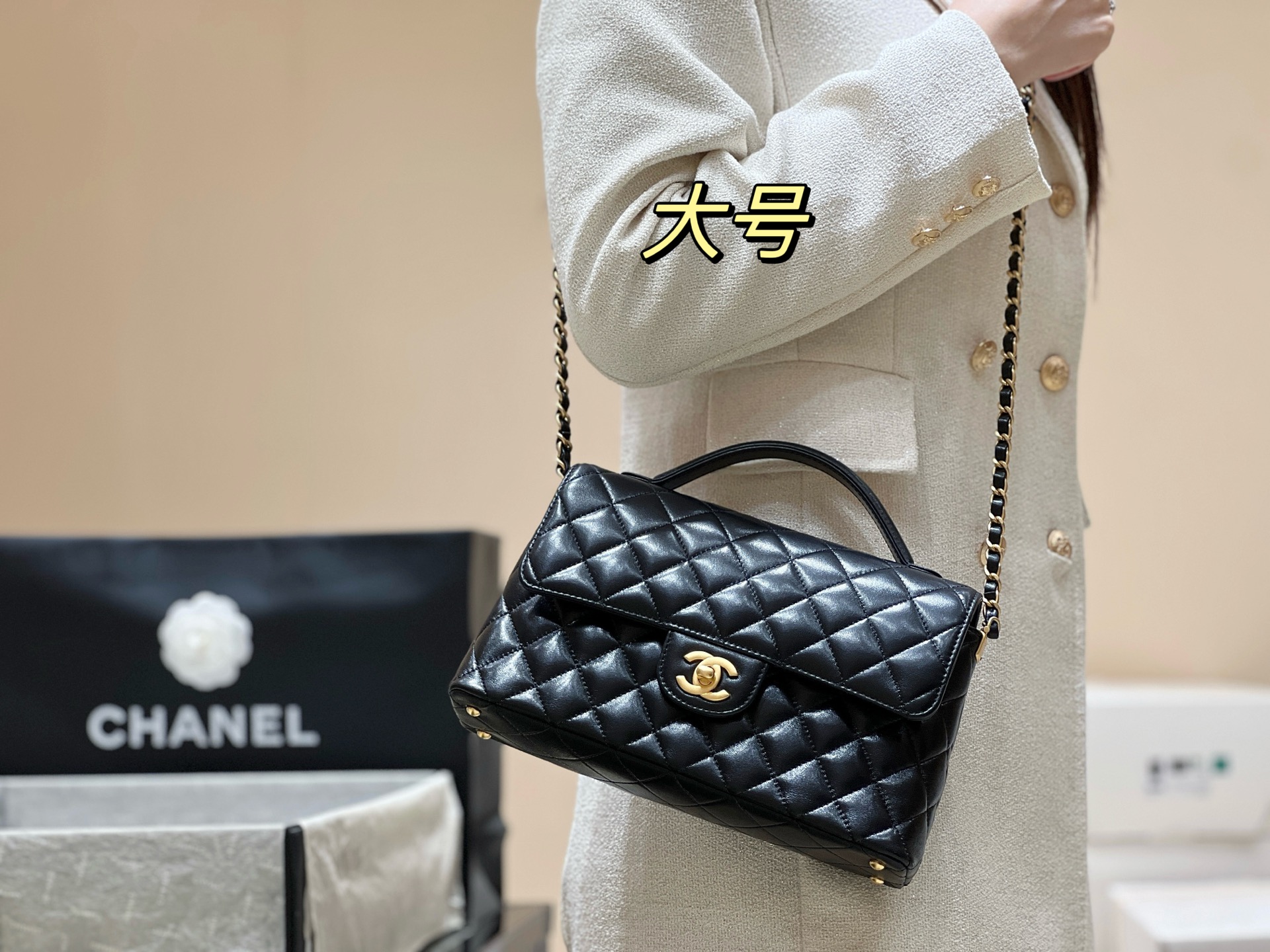 [Chanel Women